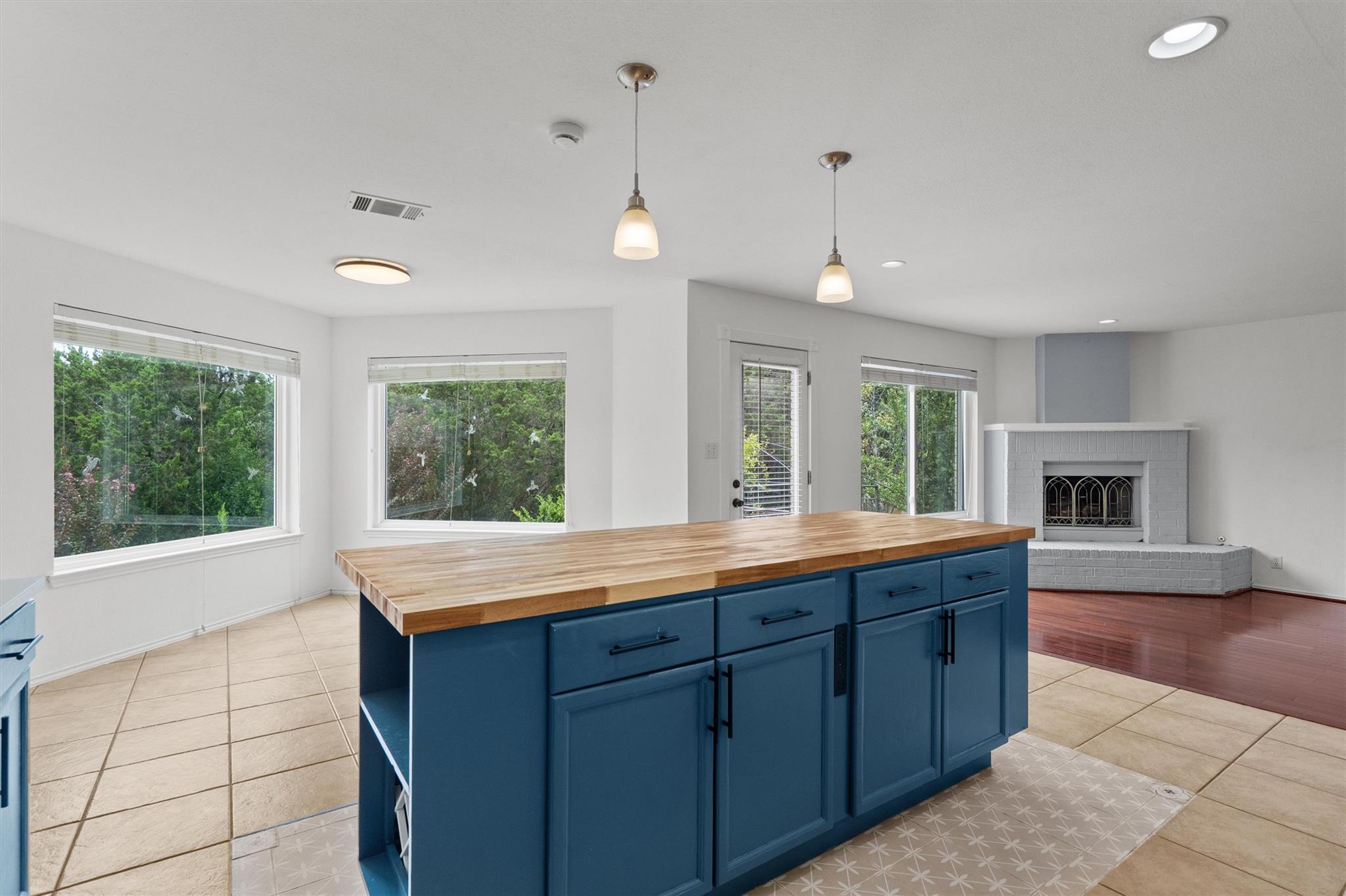 3744  Top Rock Ln, photo 4
