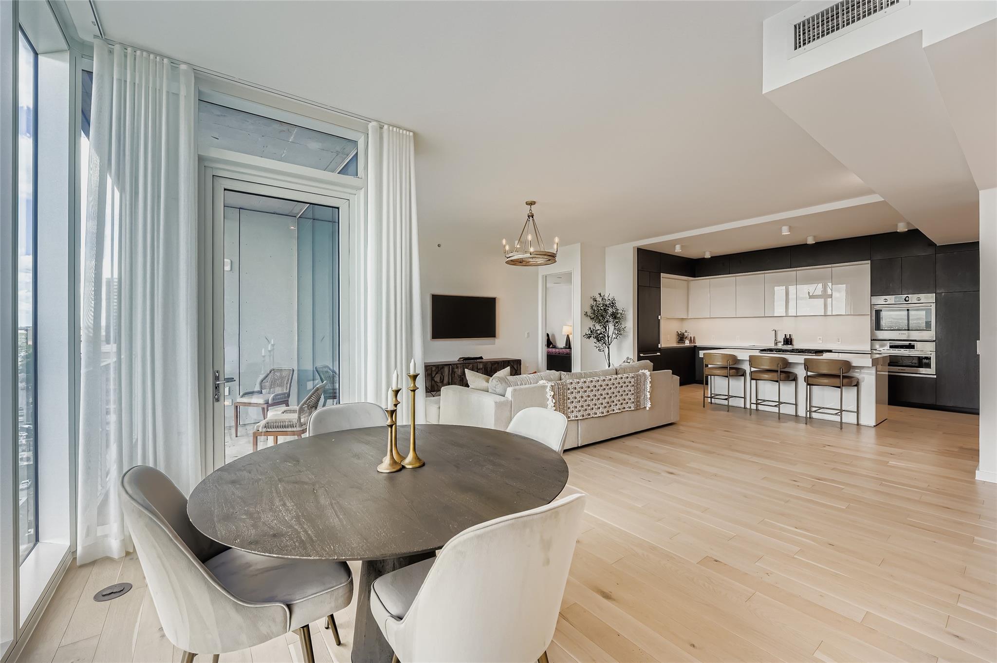 313 W 17th St  #1404, photo 2