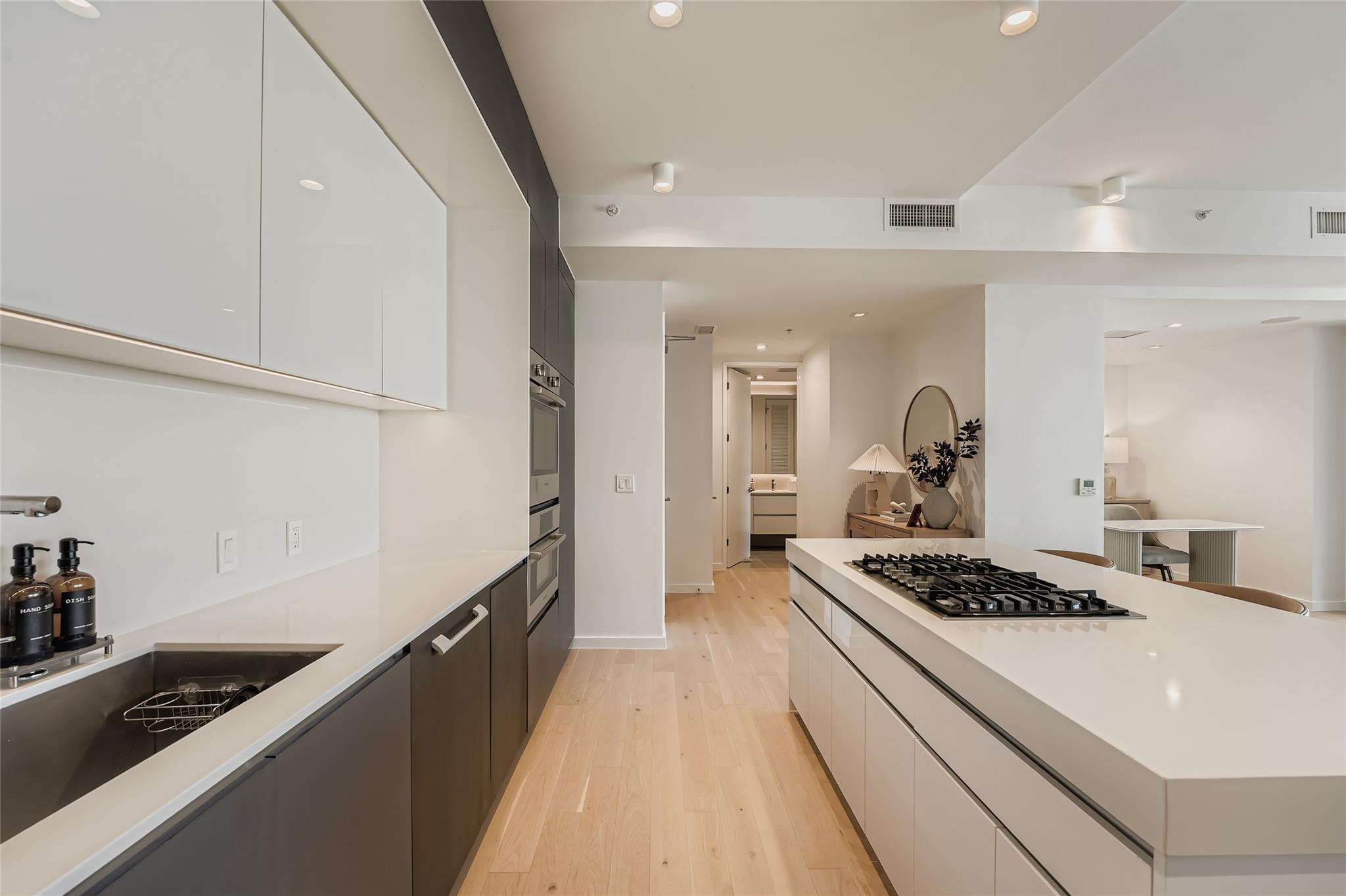 313 W 17th St  #1404, photo 5