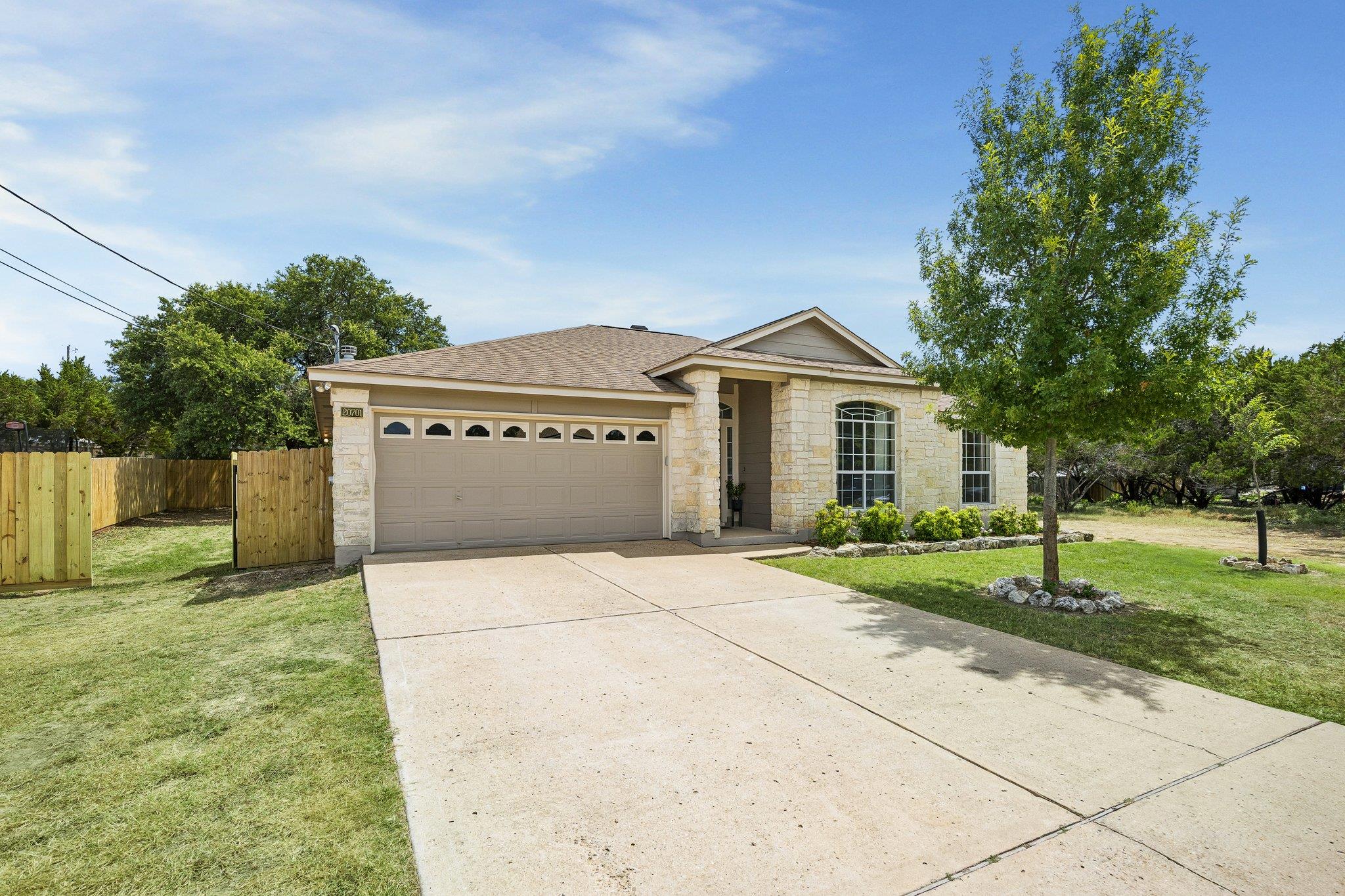 20701  Camel Back St, photo 2