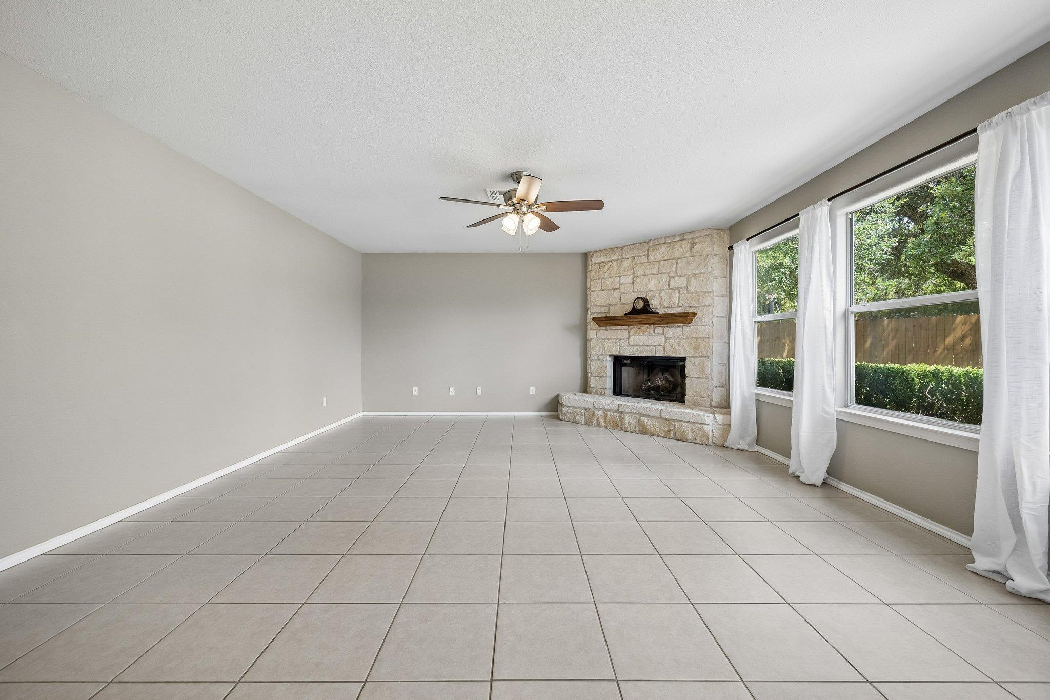 20701  Camel Back St, photo 8