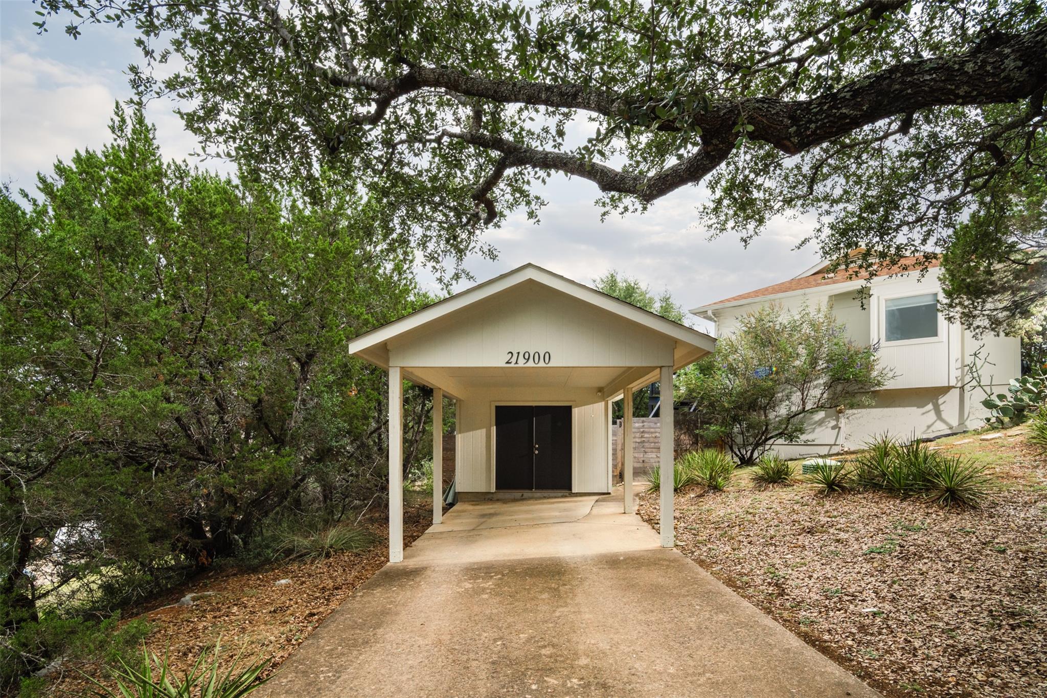 21900  Moulin Dr, photo 11