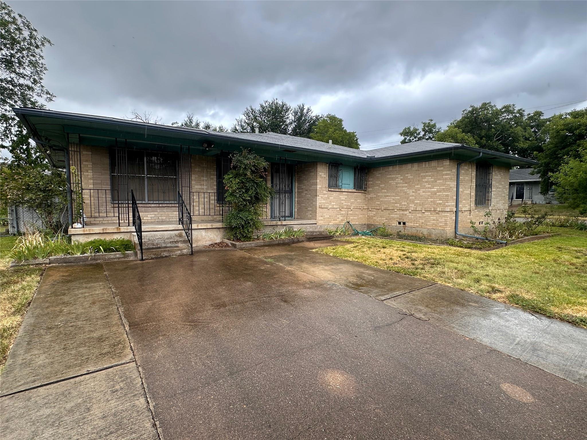 1110  Searcy Dr, photo 2