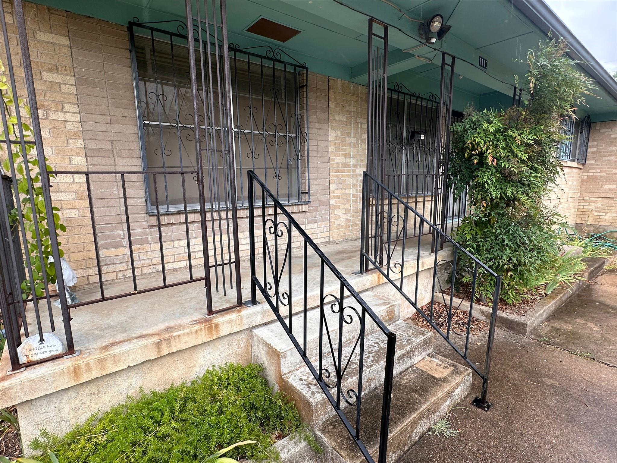 1110  Searcy Dr, photo 3