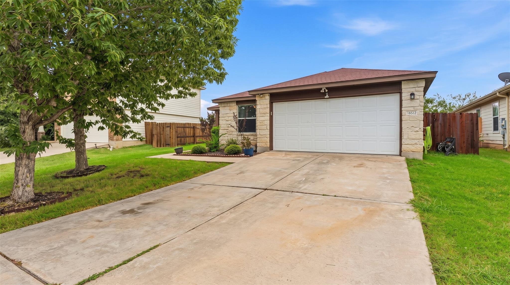 18512  Great Falls Dr, photo 2
