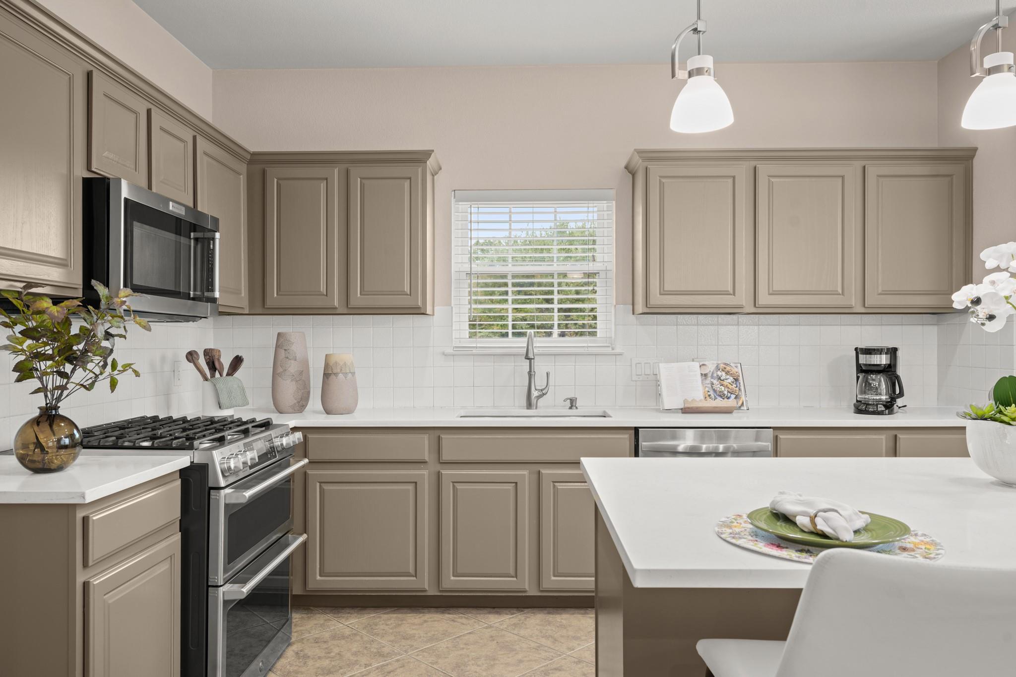 9321  Queens Park Cv, photo 12