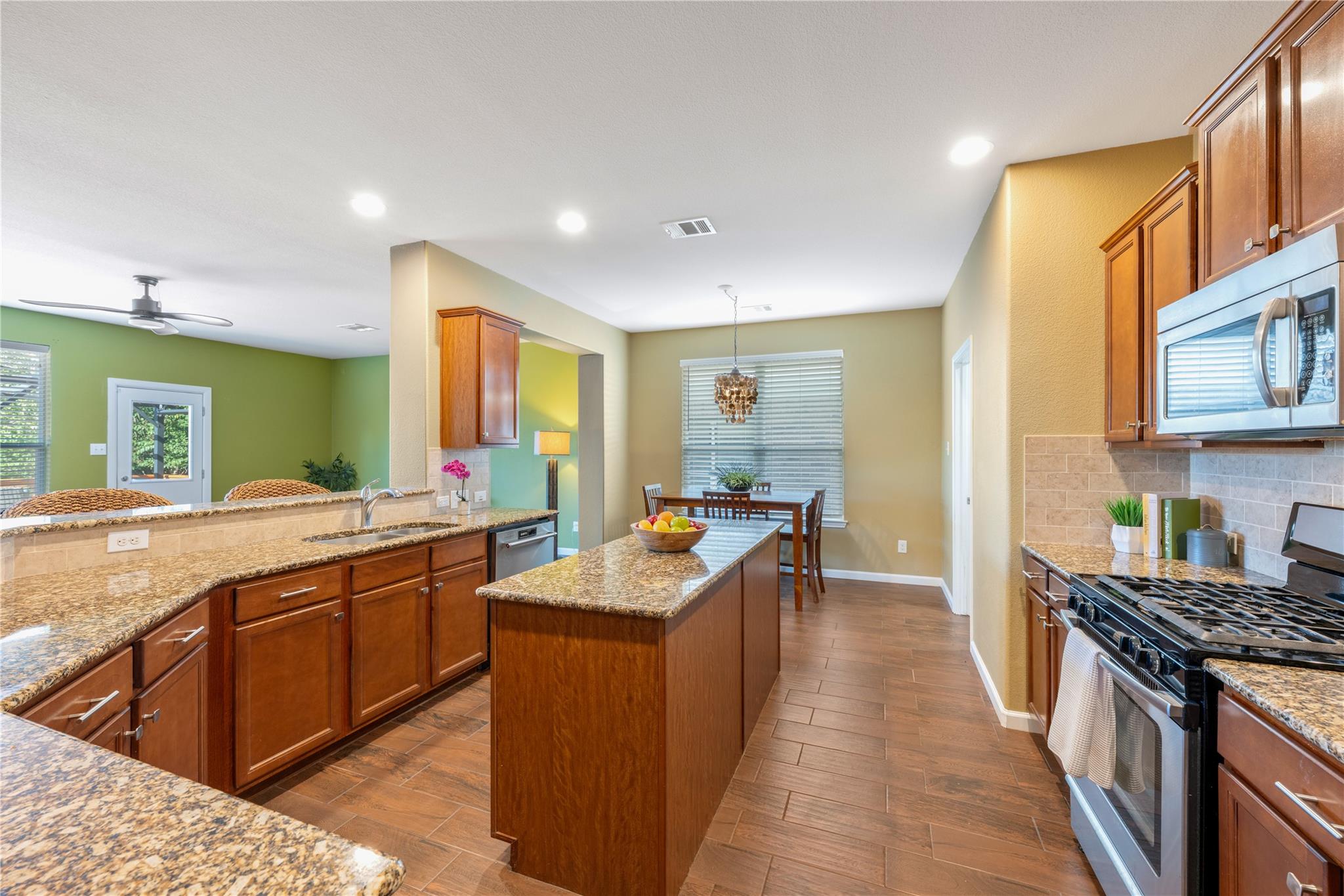708  Marc Taylor Dr, photo 3