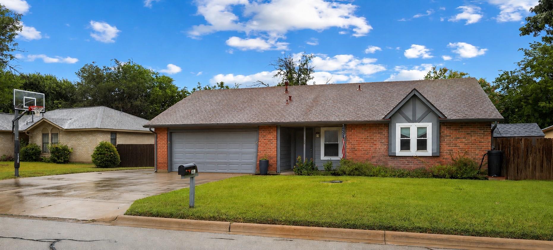 608  Andover Dr, photo 2