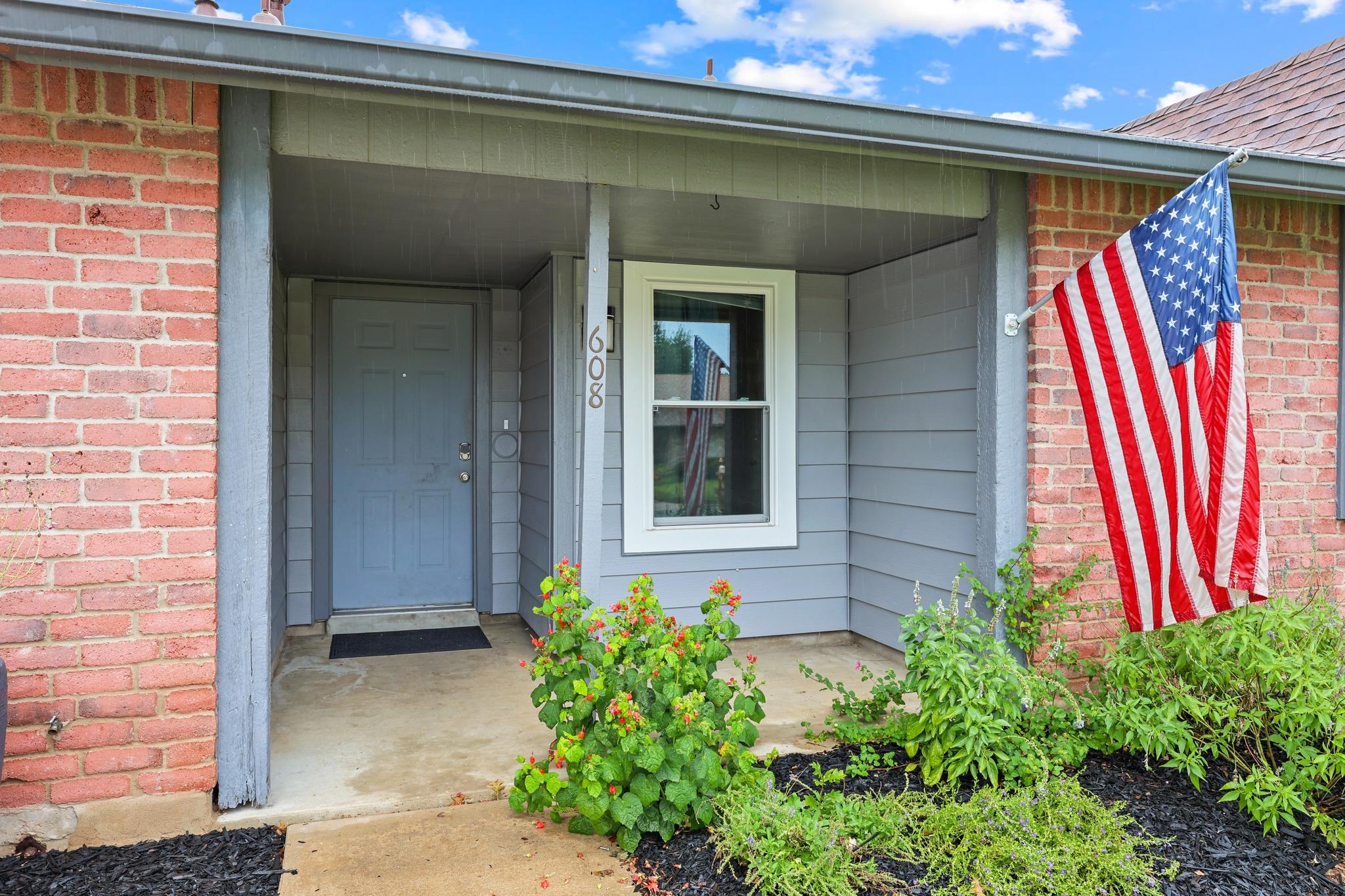 608  Andover Dr, photo 3
