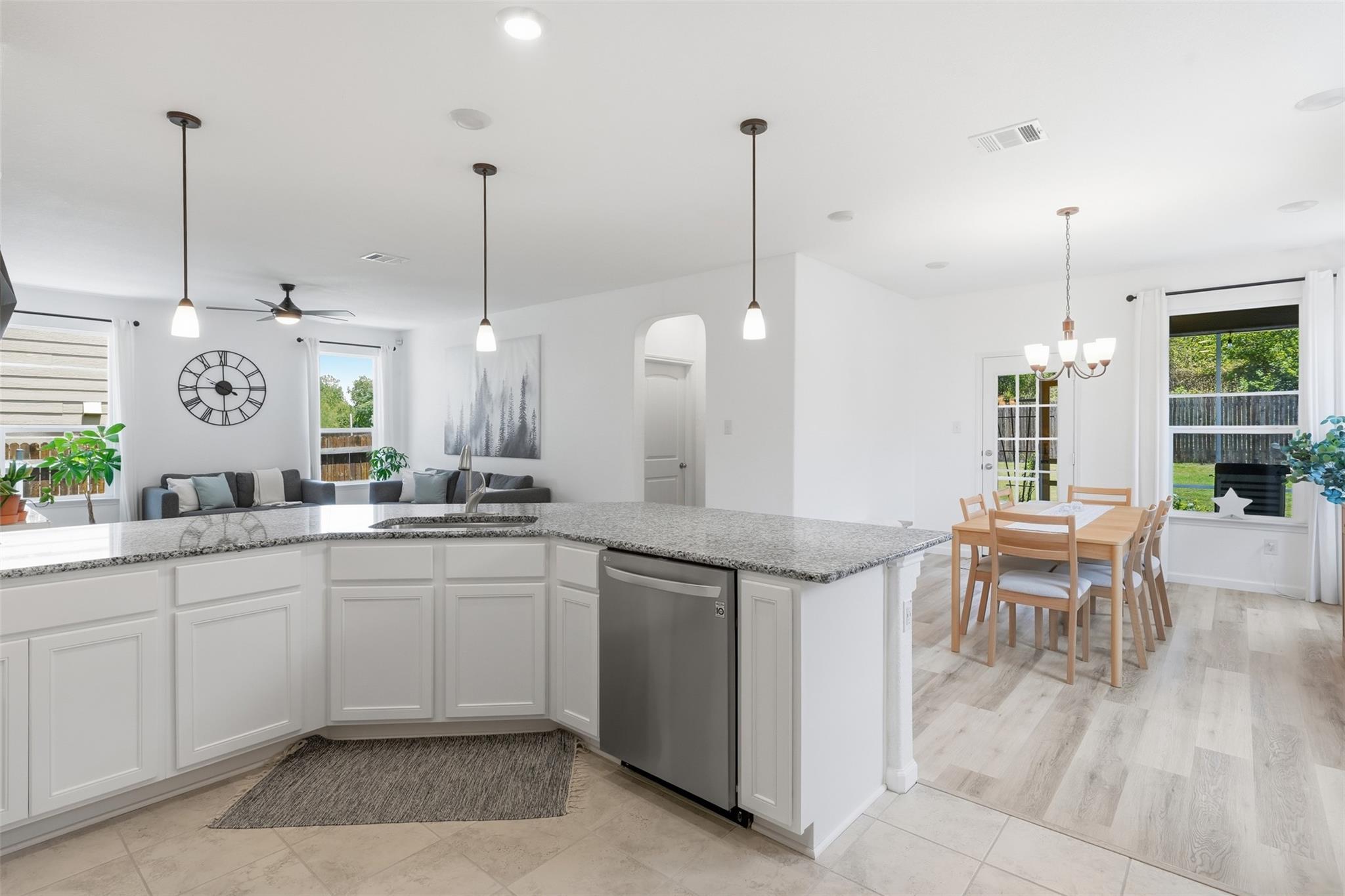 425  Conchillos Dr, photo 4