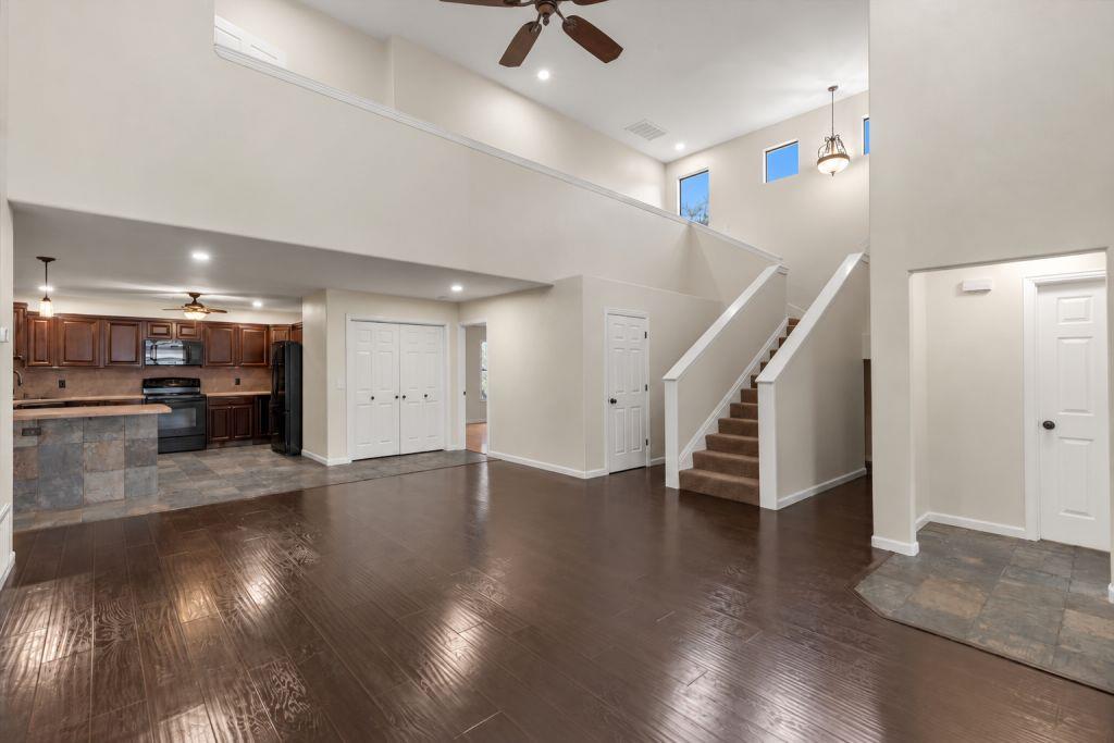 206  Errol Dr, photo 5