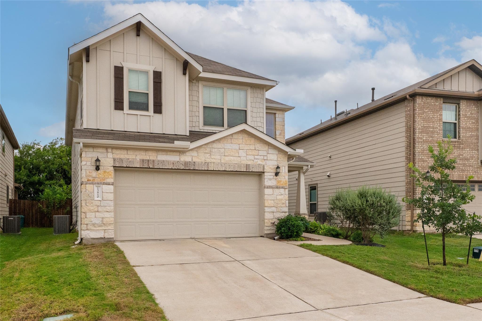 15810  Celosia St, photo 2