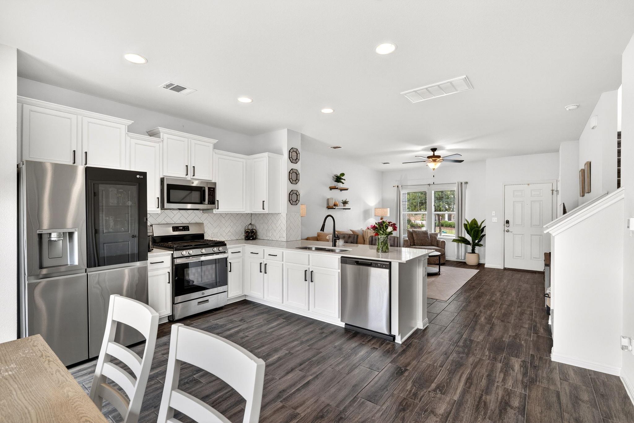 17903  Papaveri Way  #212, photo 4