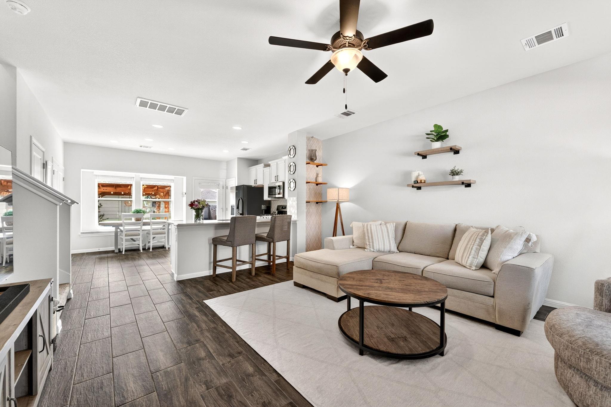 17903  Papaveri Way  #212, photo 6
