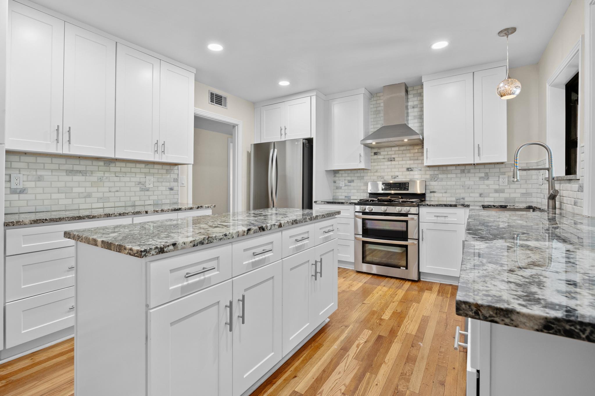 5014 W Frances Pl, photo 2