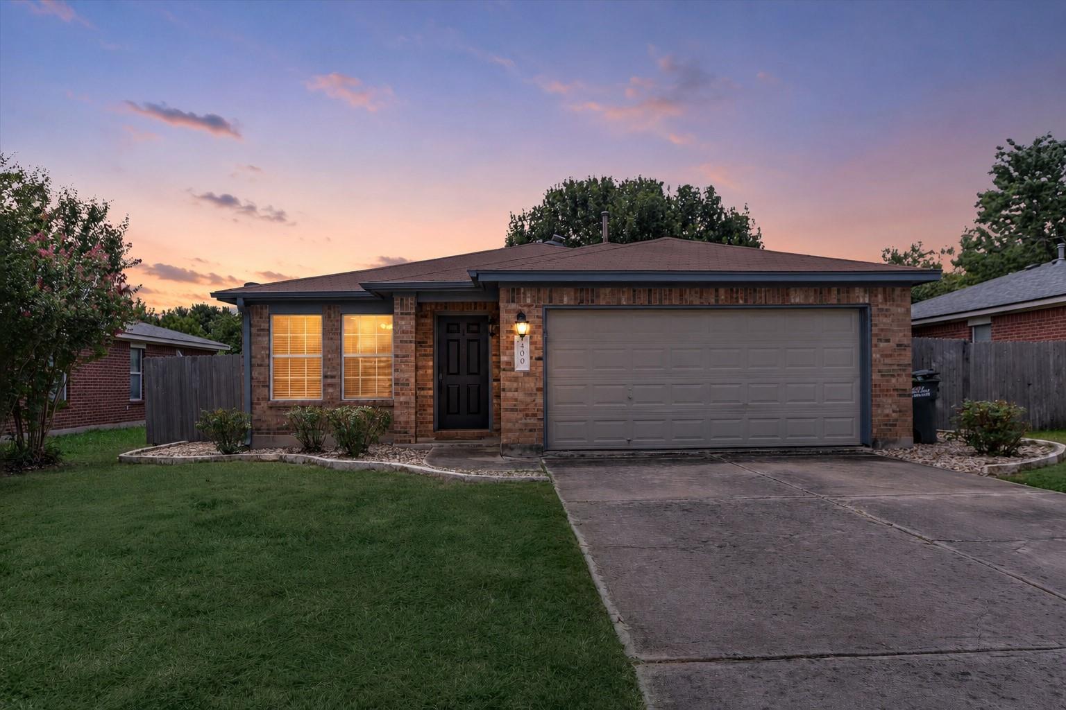400  Ashbury Dr, photo 2