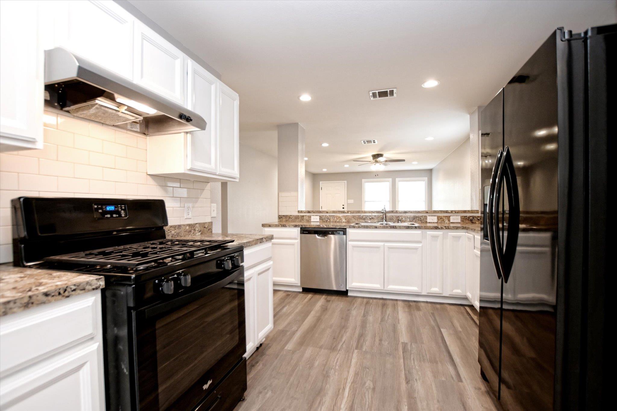 400  Ashbury Dr, photo 11
