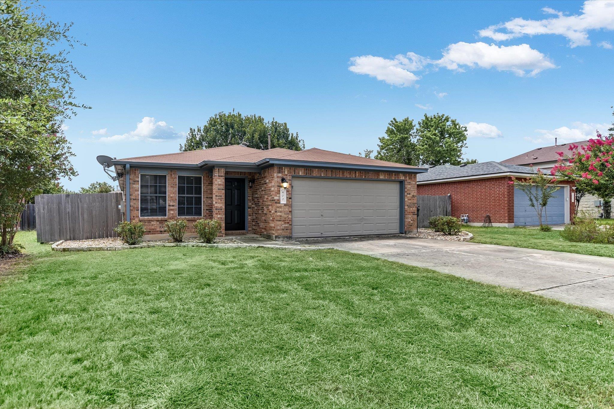 400  Ashbury Dr, photo 3