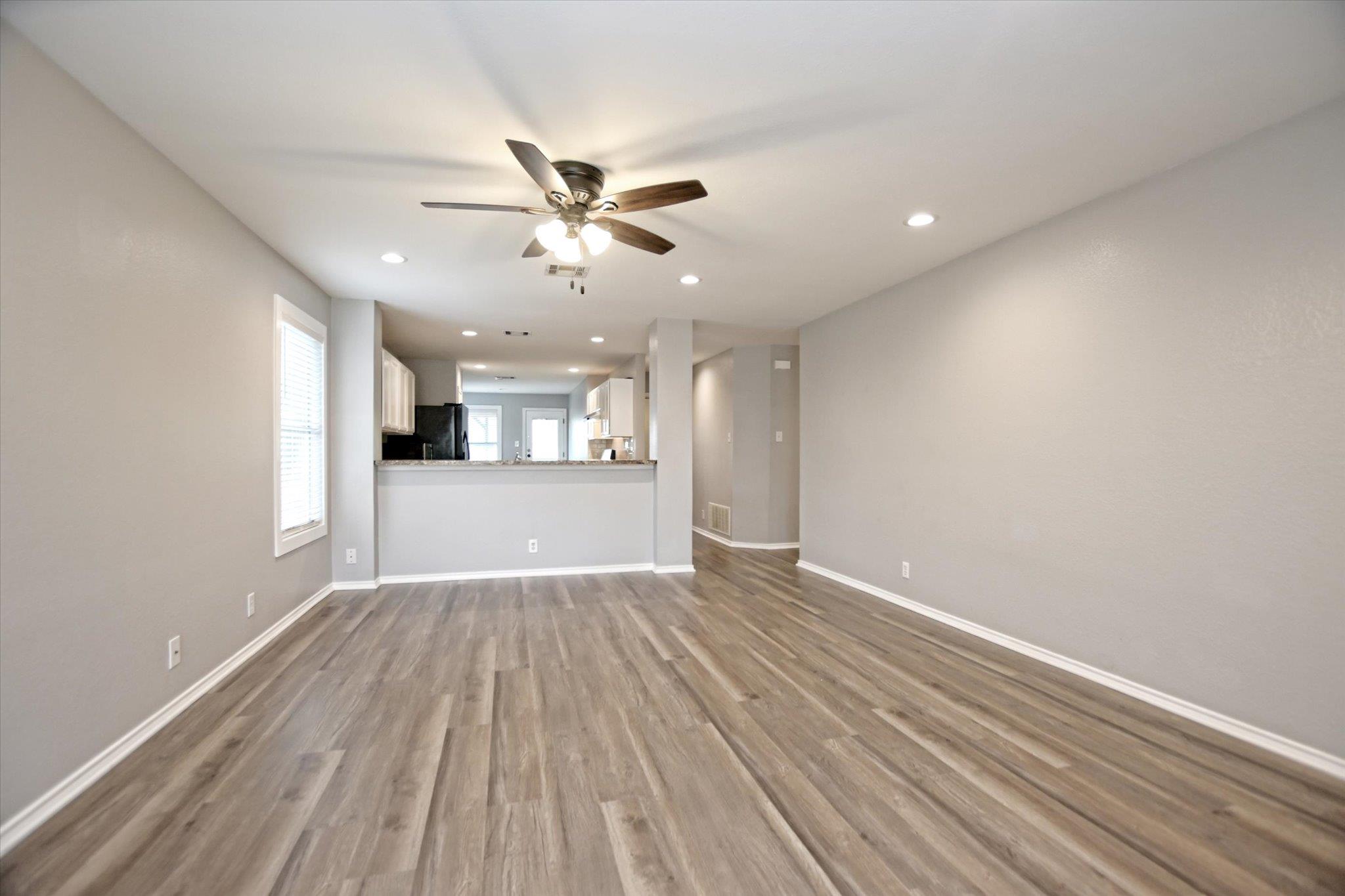 400  Ashbury Dr, photo 5