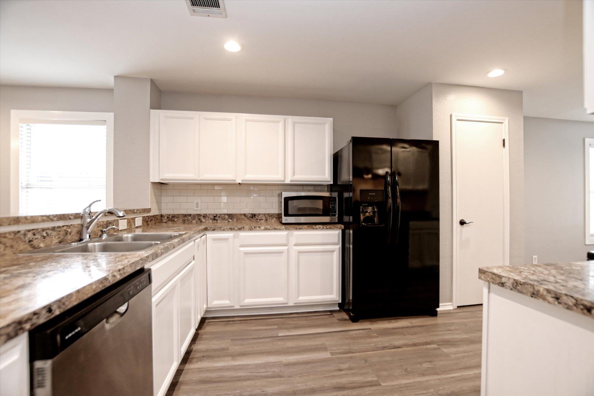 400  Ashbury Dr, photo 6
