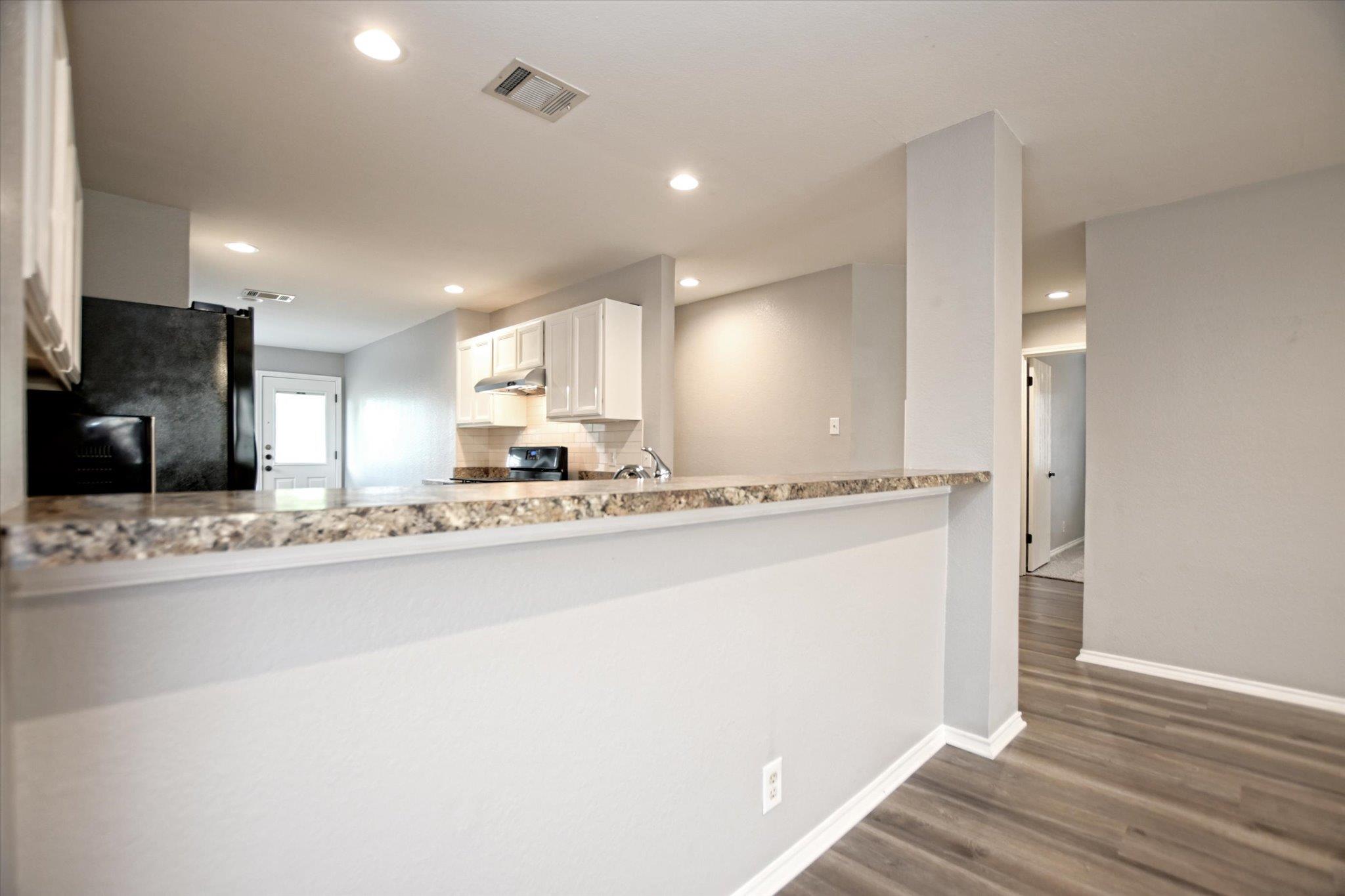 400  Ashbury Dr, photo 7