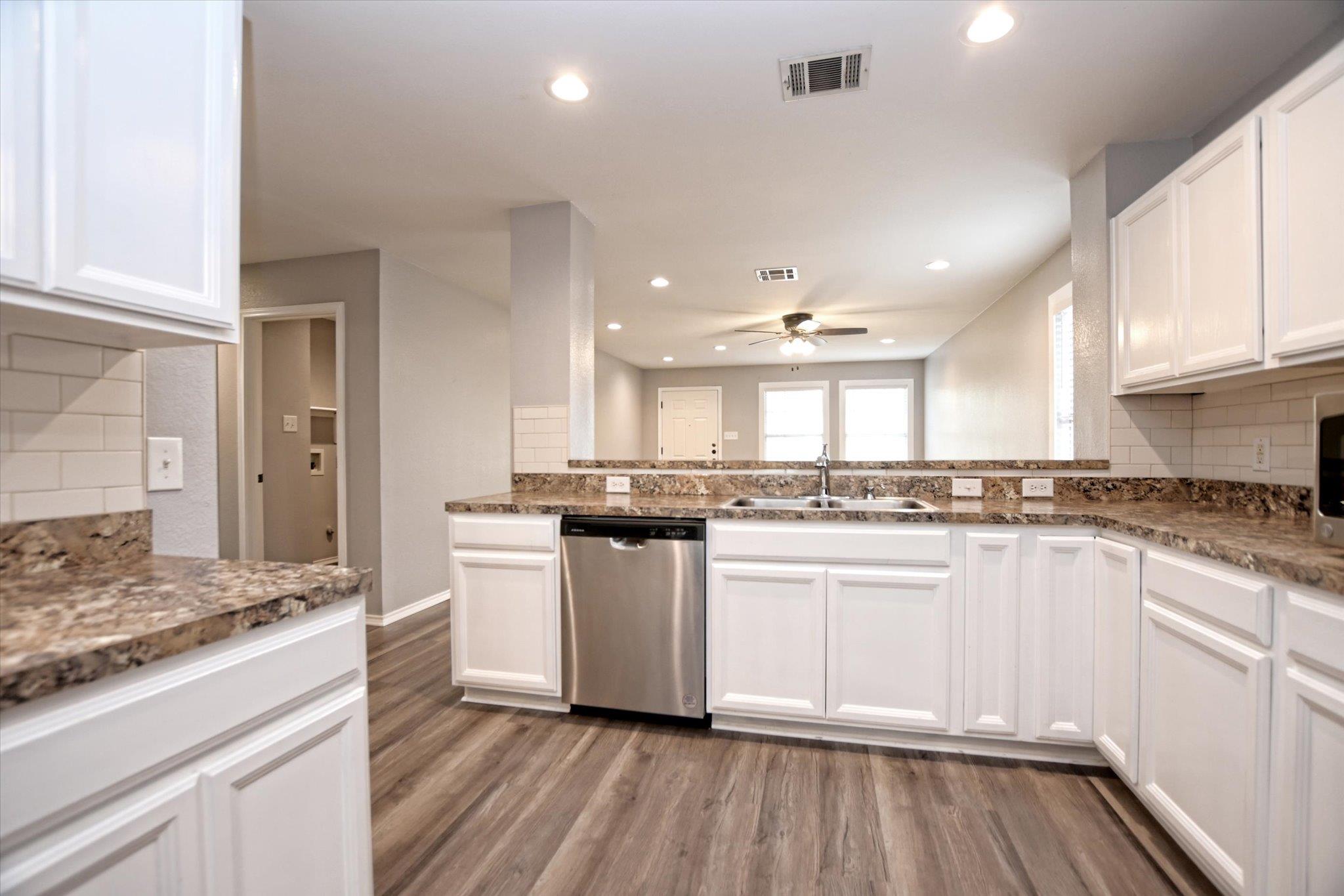 400  Ashbury Dr, photo 8