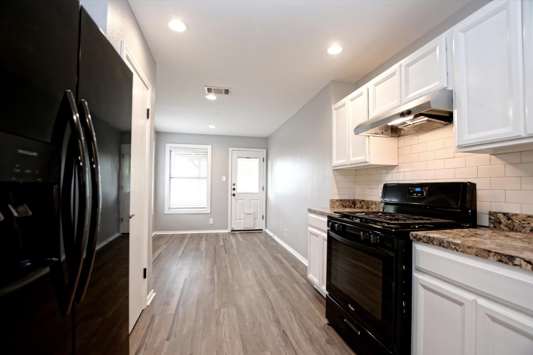 400  Ashbury Dr, photo 10