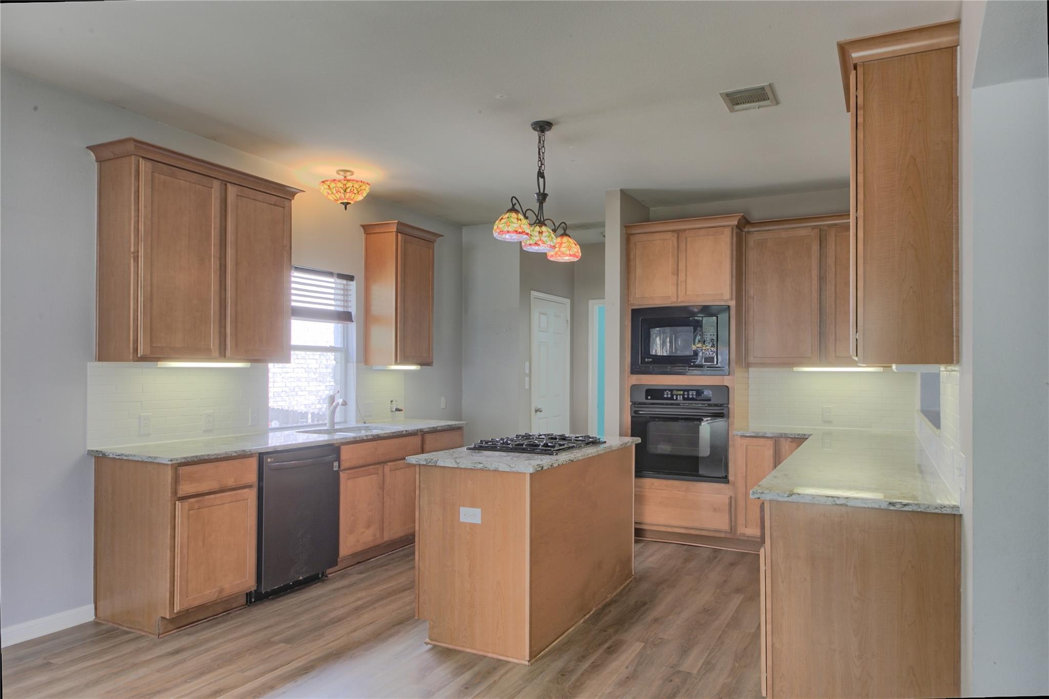 313  Olmos Dr, photo 11