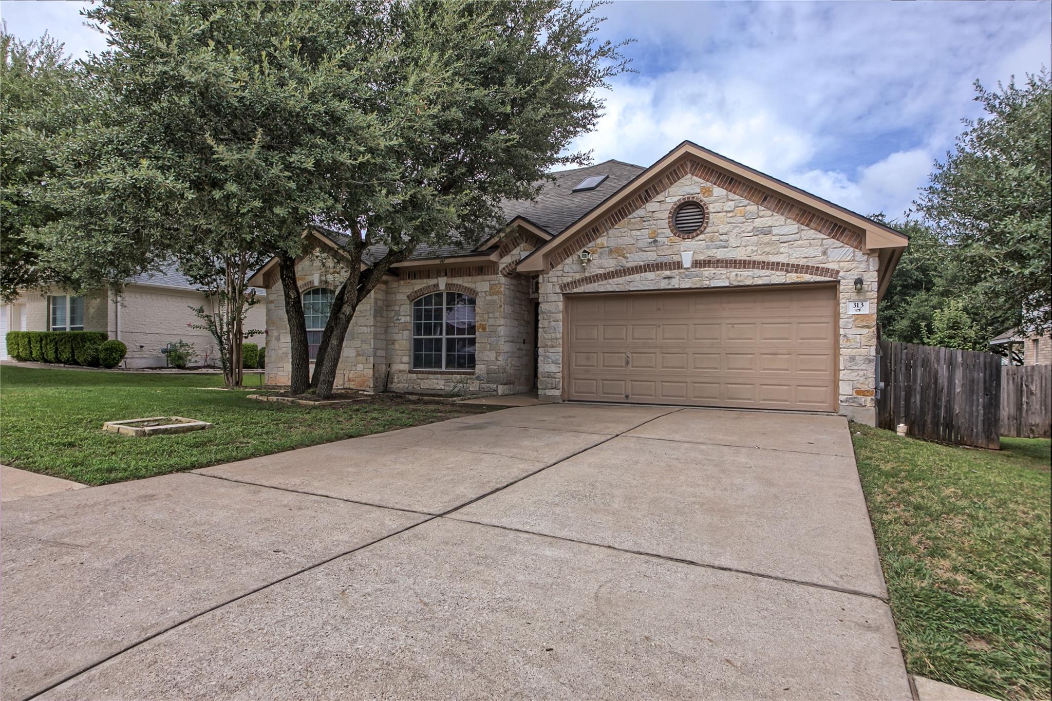 313  Olmos Dr, photo 3