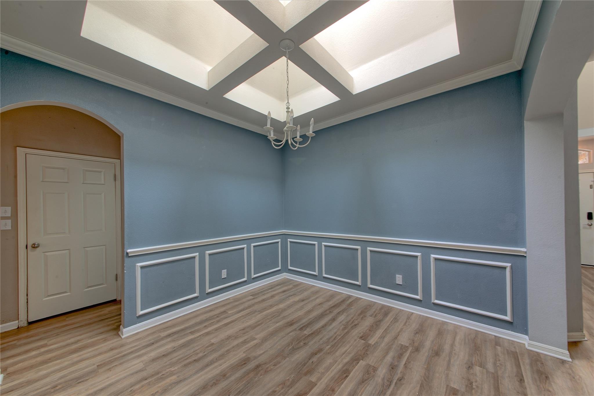 313  Olmos Dr, photo 6
