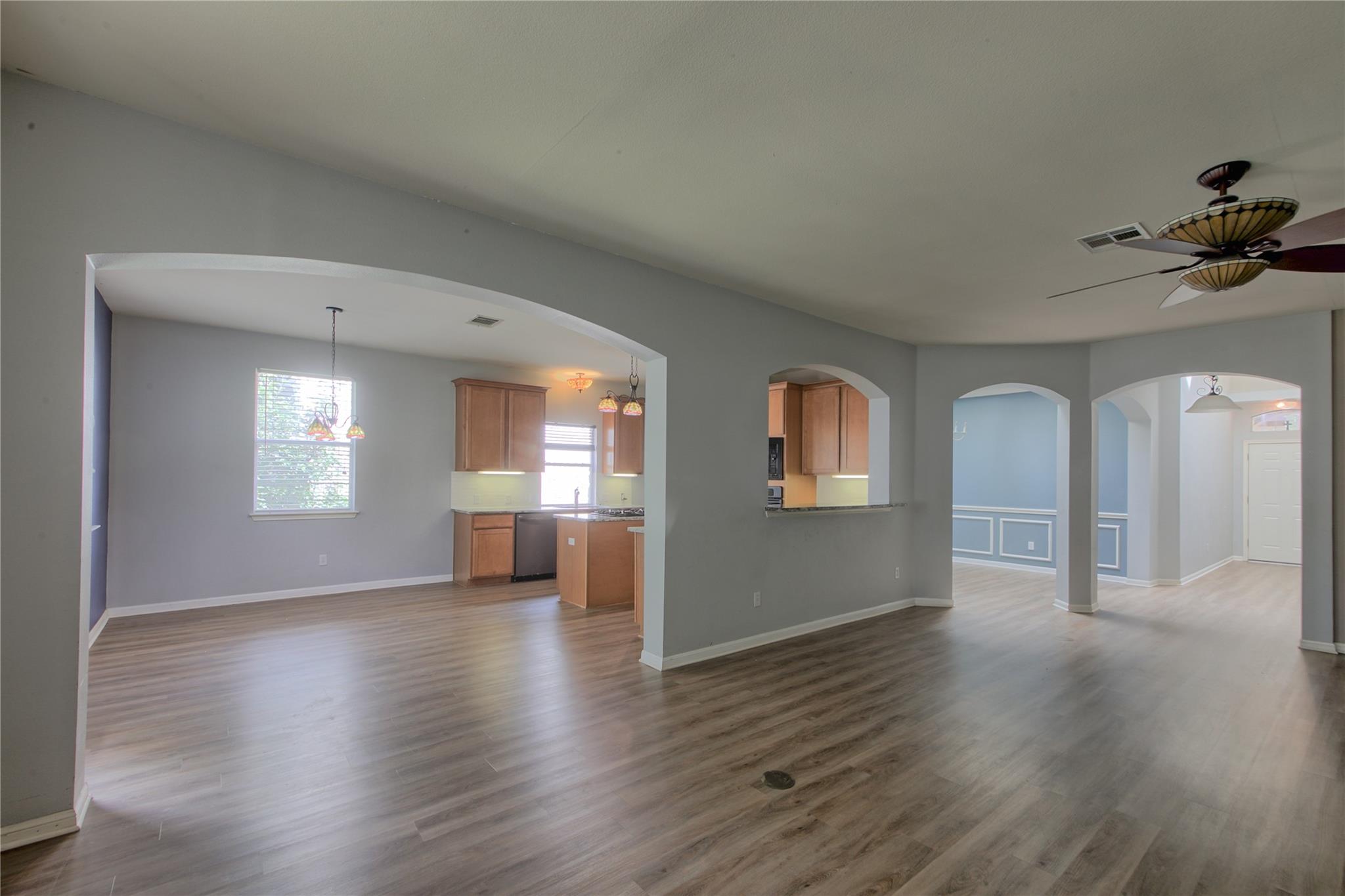 313  Olmos Dr, photo 9