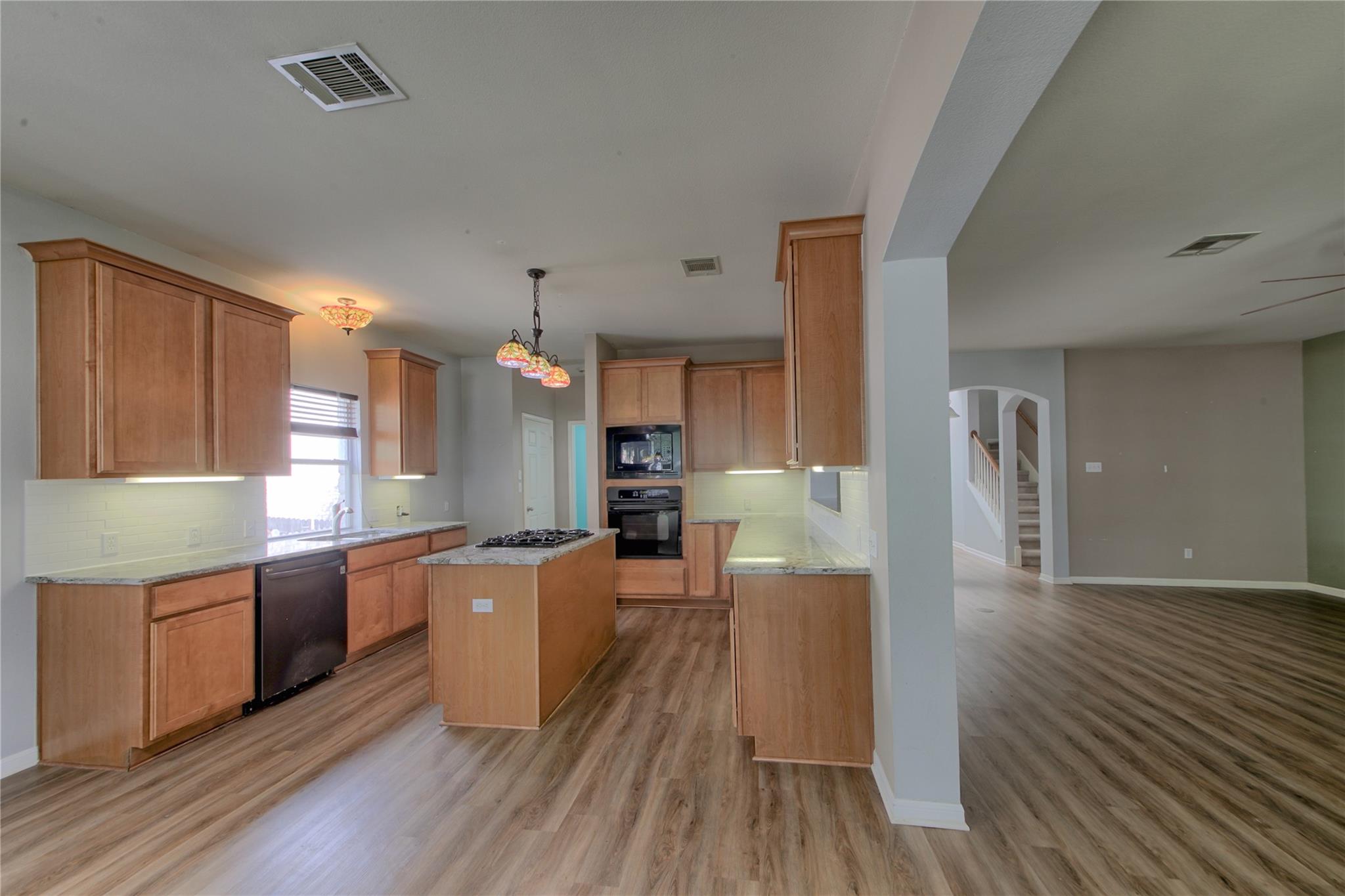 313  Olmos Dr, photo 10