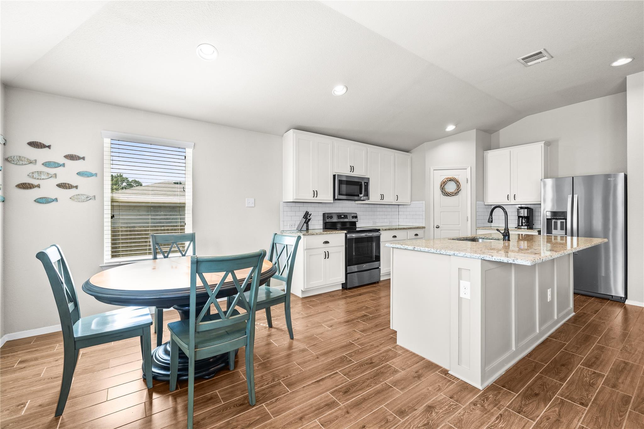 21204  Santa Rosa Ave, photo 4