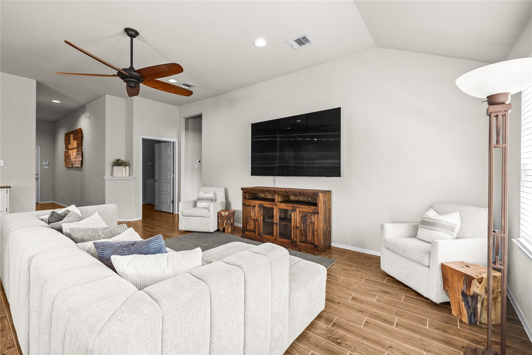 21204  Santa Rosa Ave, photo 5