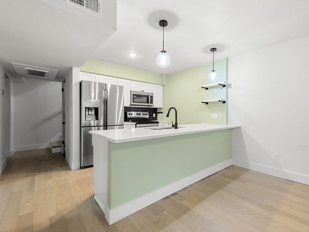 909  Reinli St  #102, photo 7