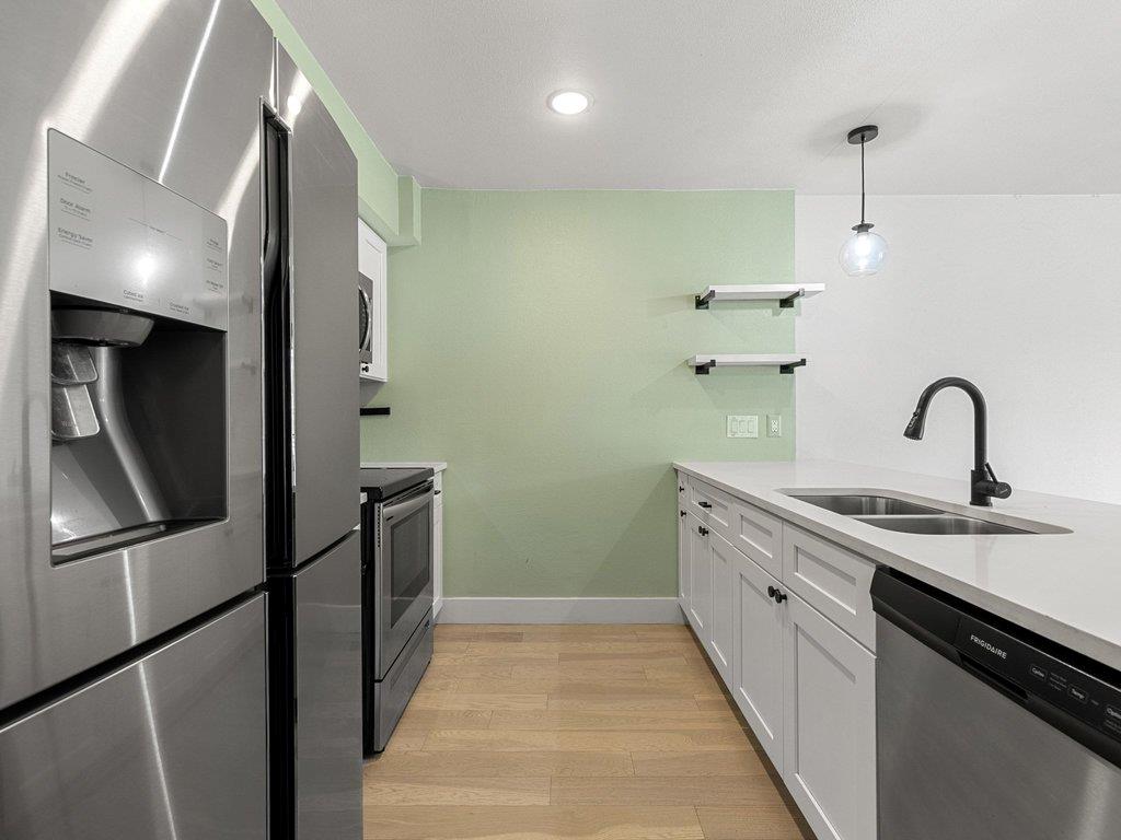 909  Reinli St  #102, photo 8