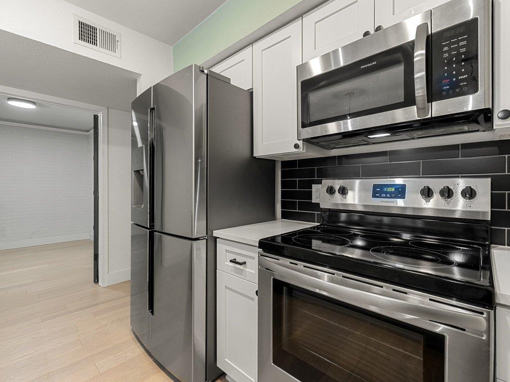 909  Reinli St  #102, photo 10