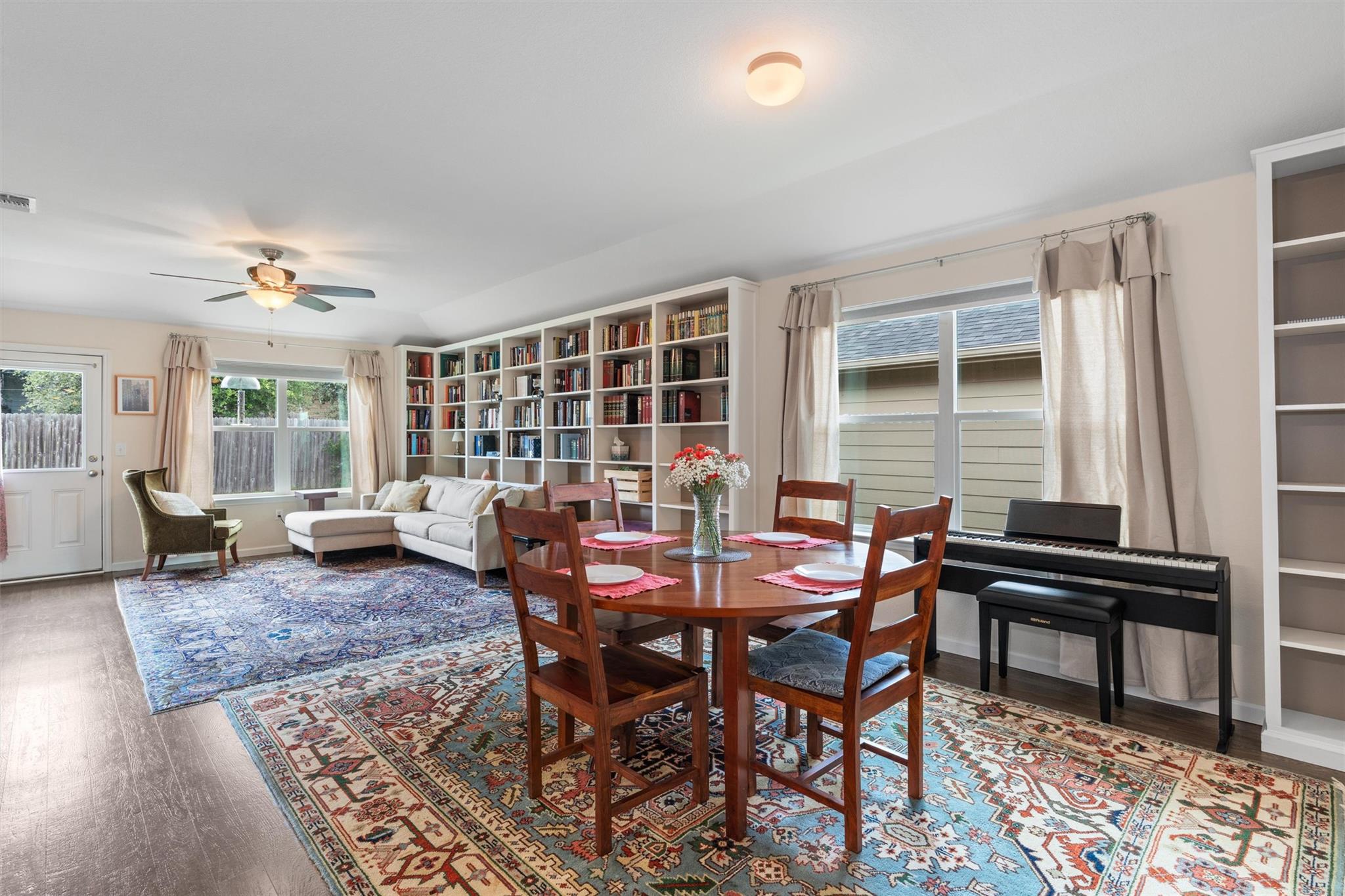 19033  Great Falls Dr, photo 2