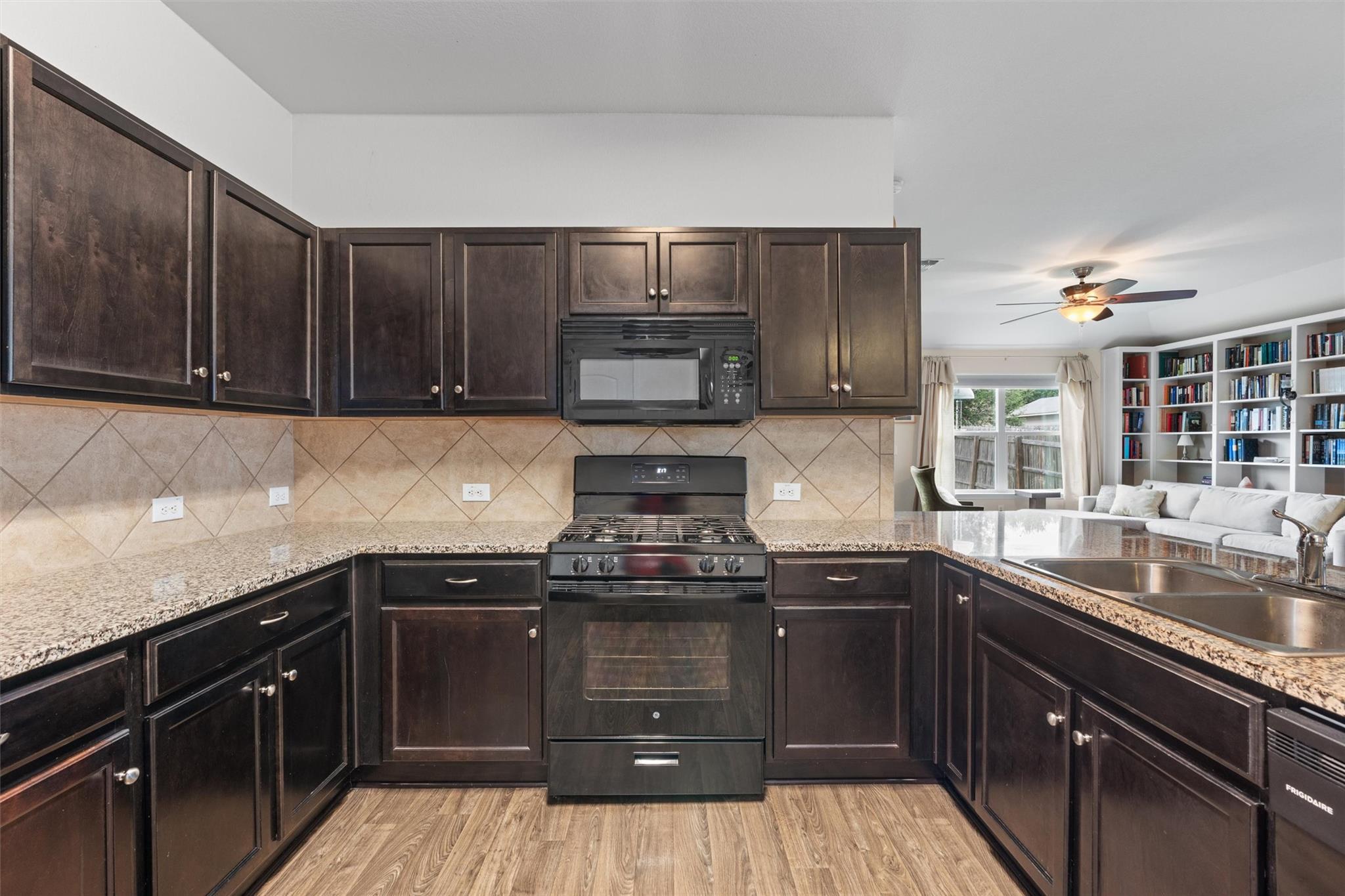 19033  Great Falls Dr, photo 11