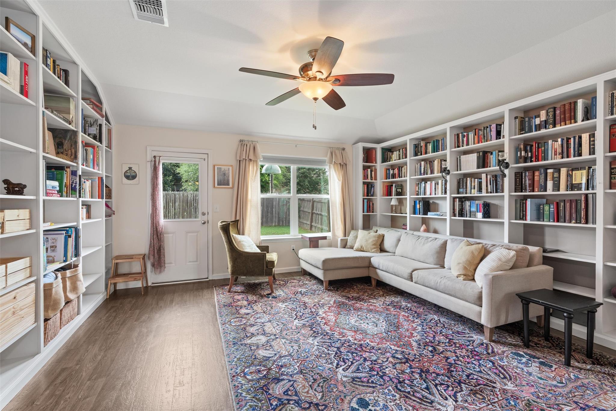 19033  Great Falls Dr, photo 3