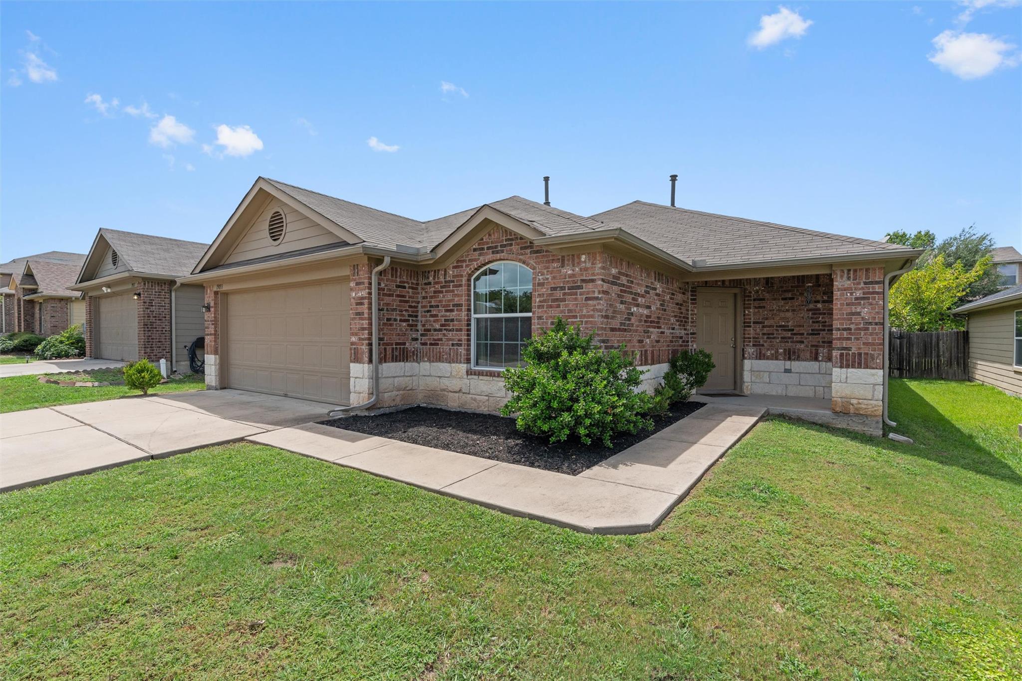 19033  Great Falls Dr, photo 5