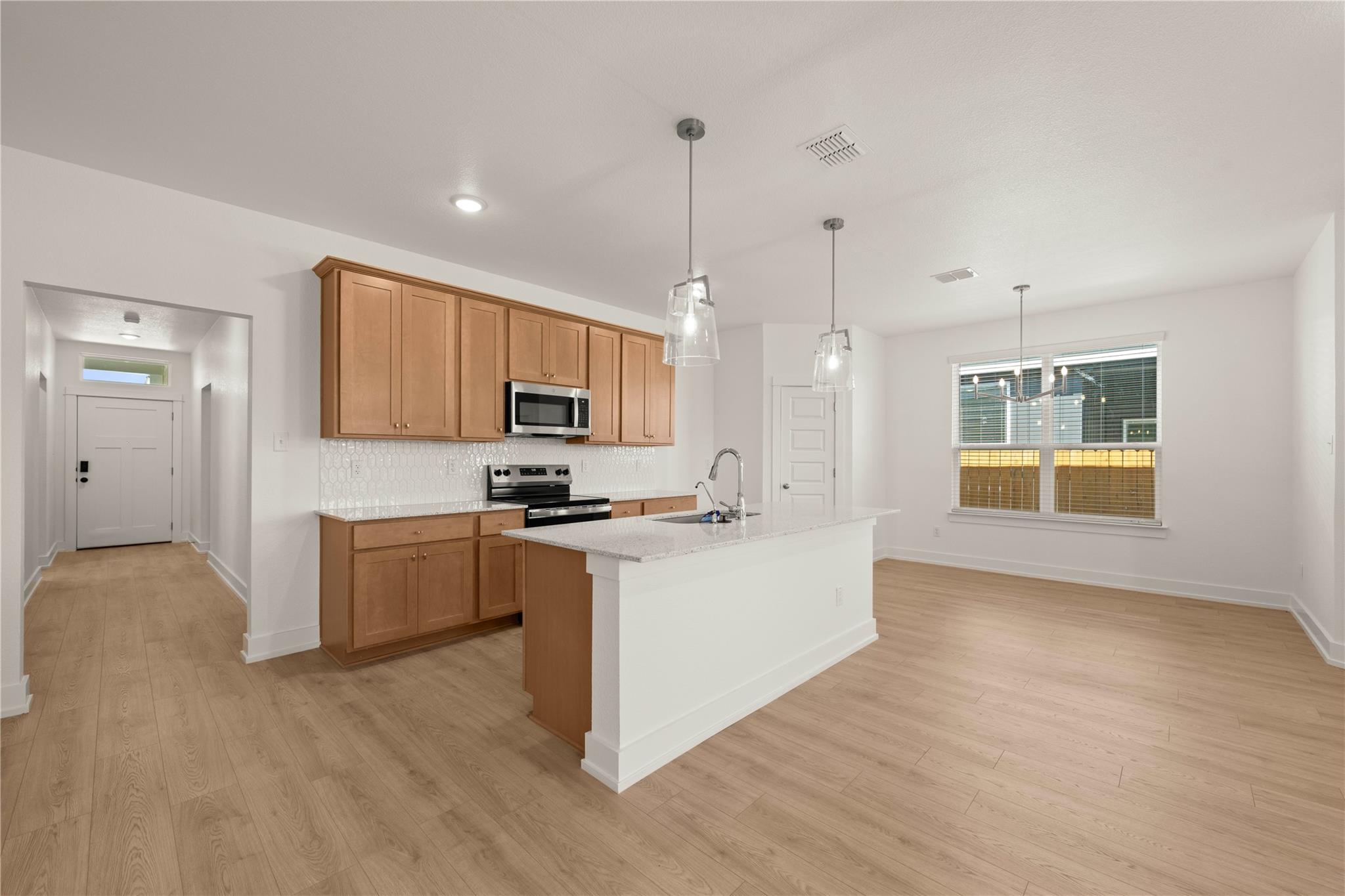 580  Gus Loop, photo 3