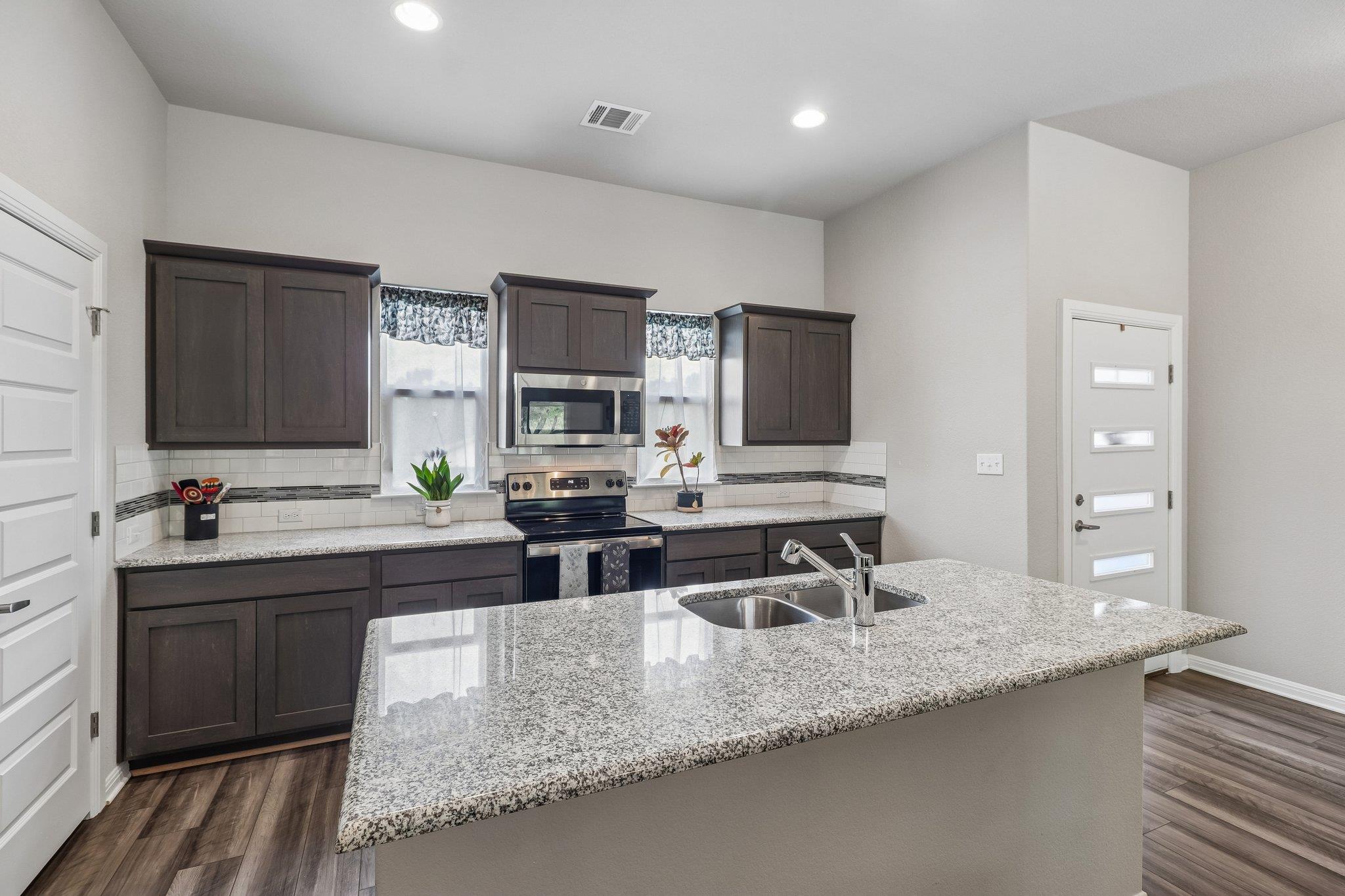 2701  Warren Cv, photo 3