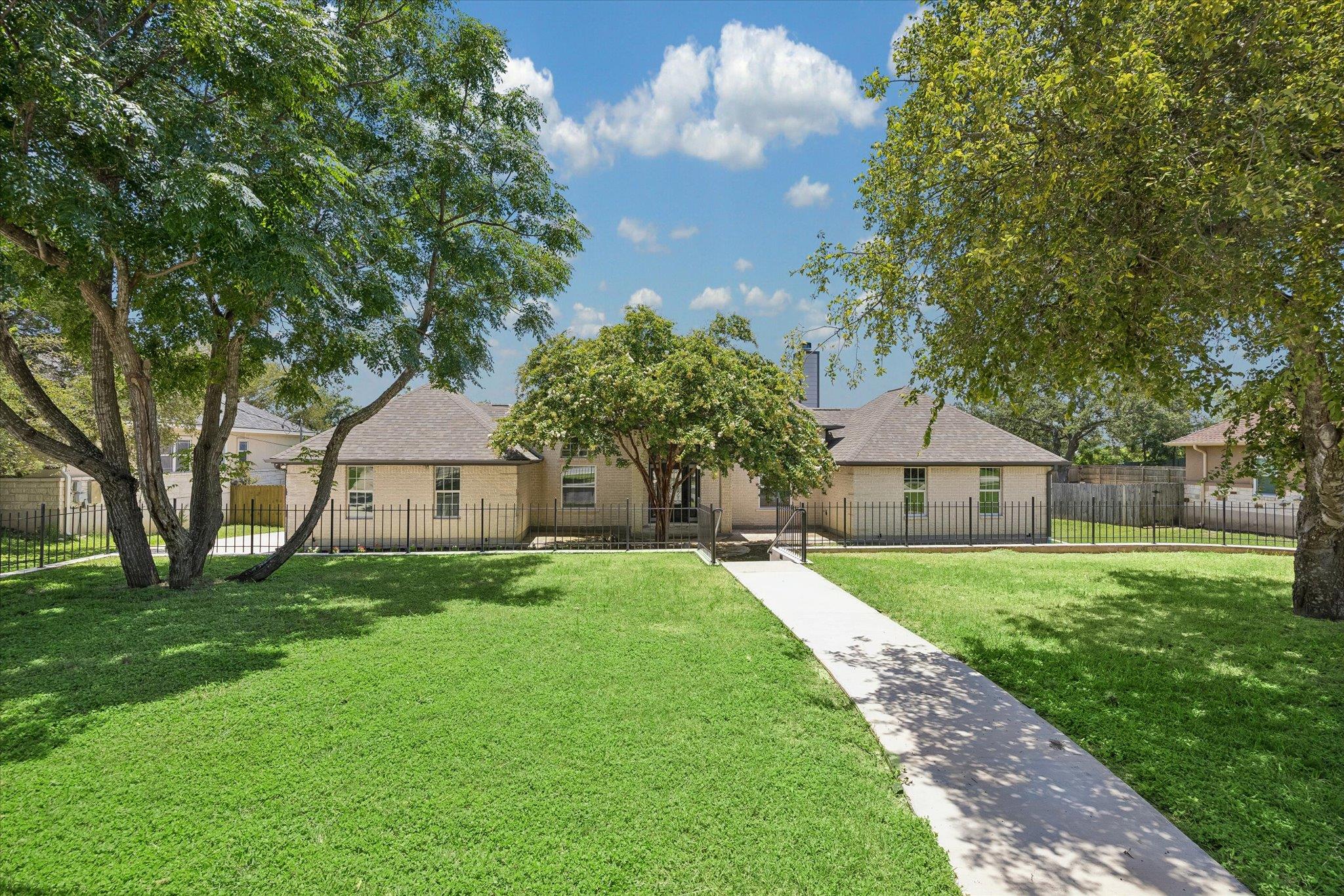 321  Quarry Springs Dr, photo 2
