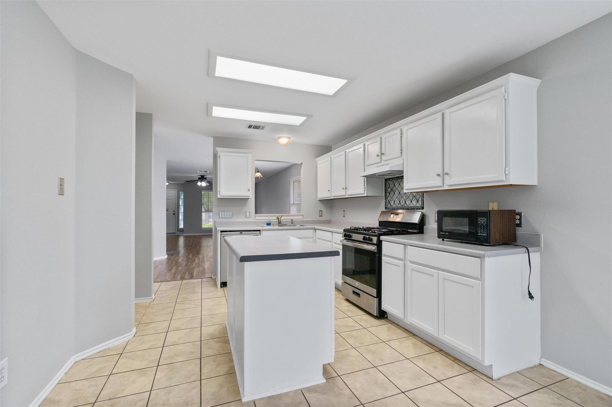 17616  Tobermory Dr, photo 8