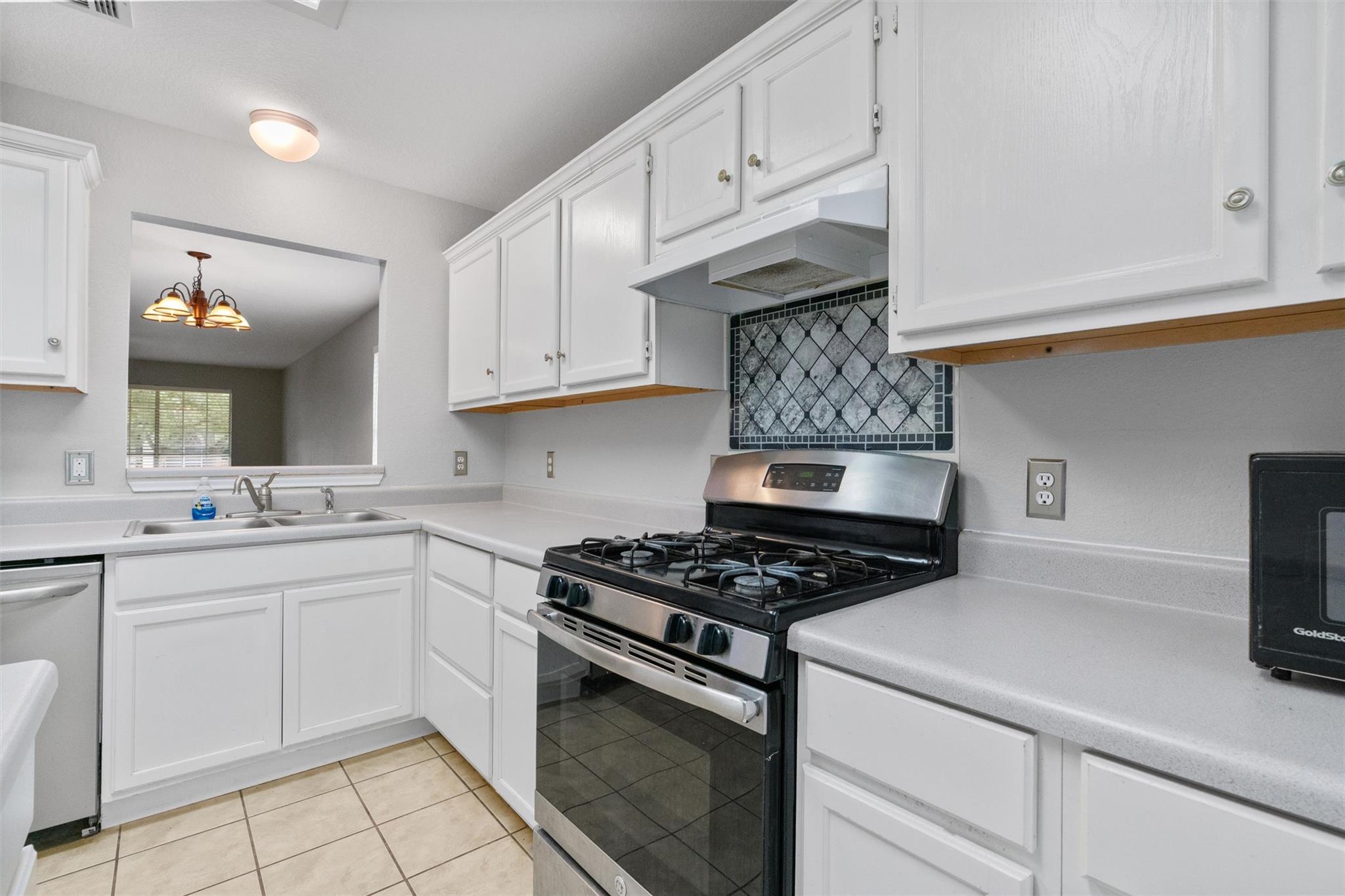 17616  Tobermory Dr, photo 9