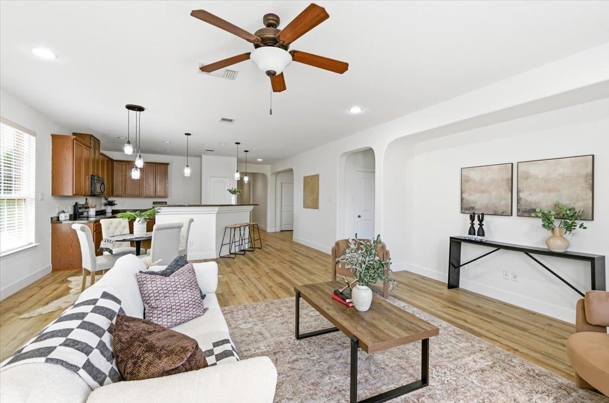 1113  Renaissance Trl, photo 3
