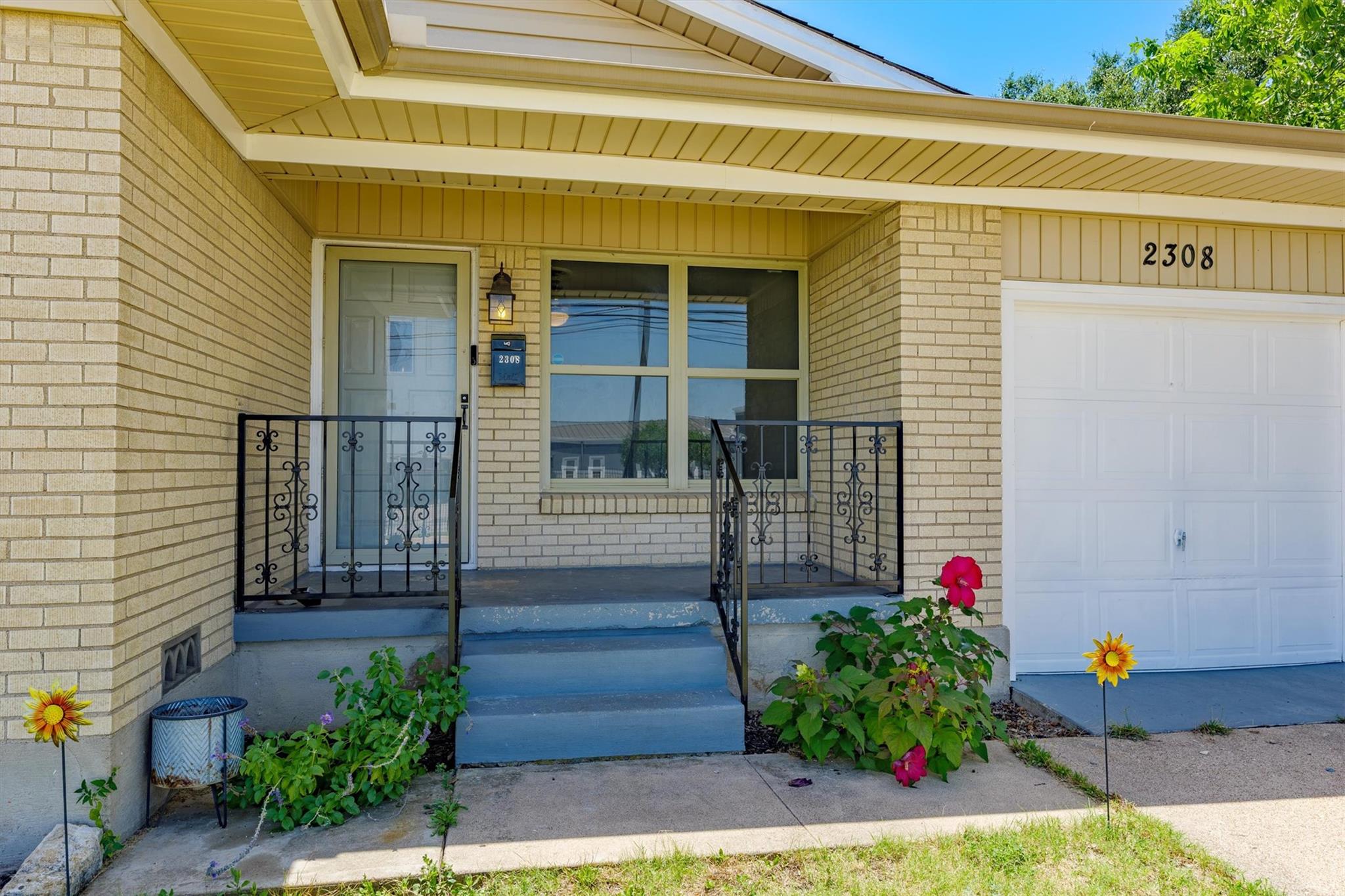 2308  Terrace Dr, photo 2