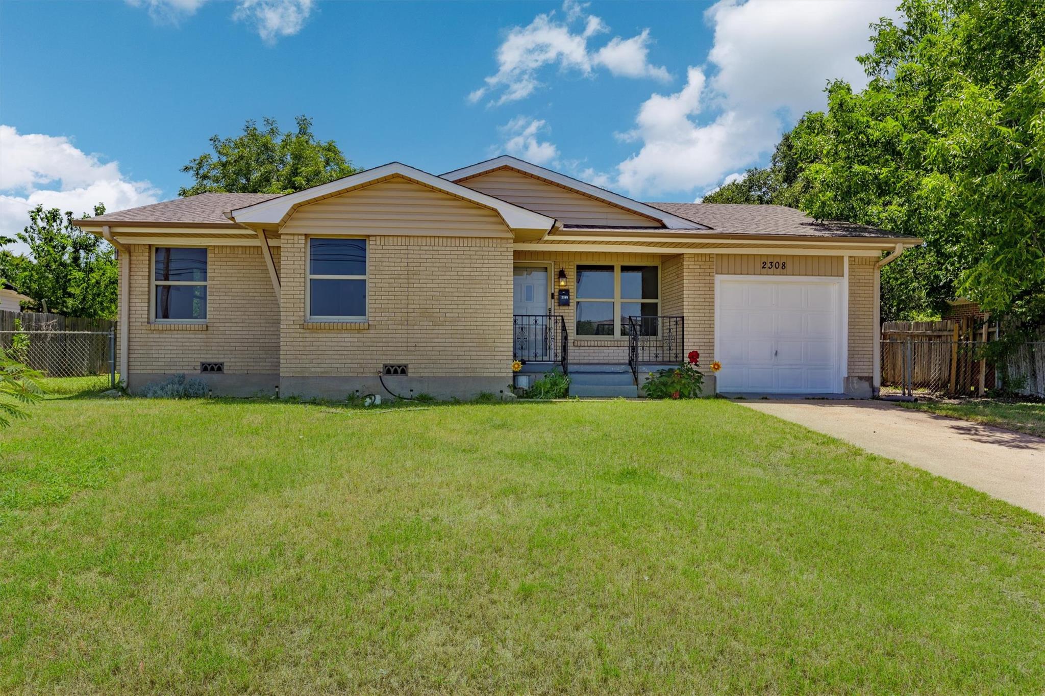 2308  Terrace Dr, photo 3