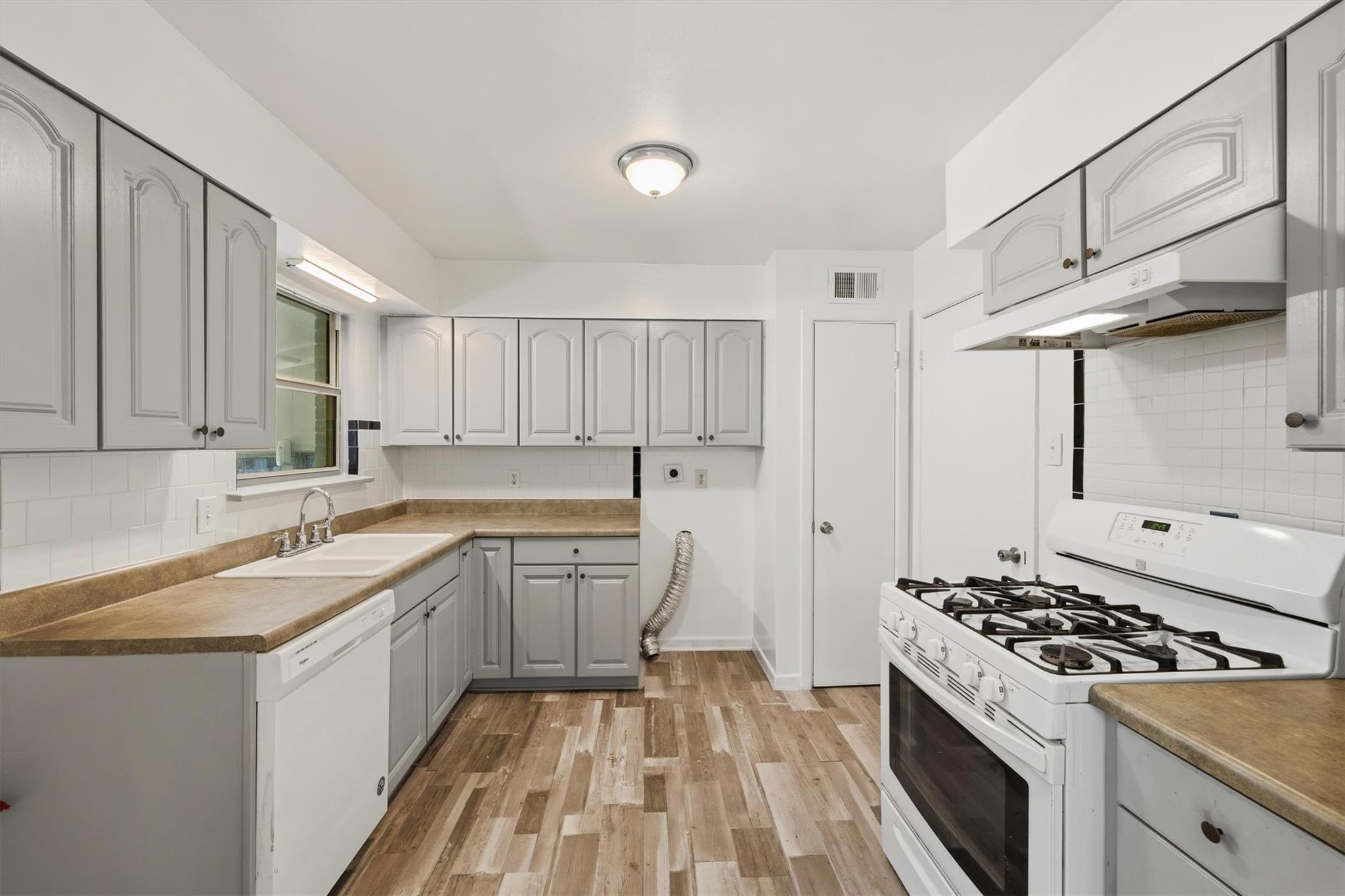 2308  Terrace Dr, photo 8